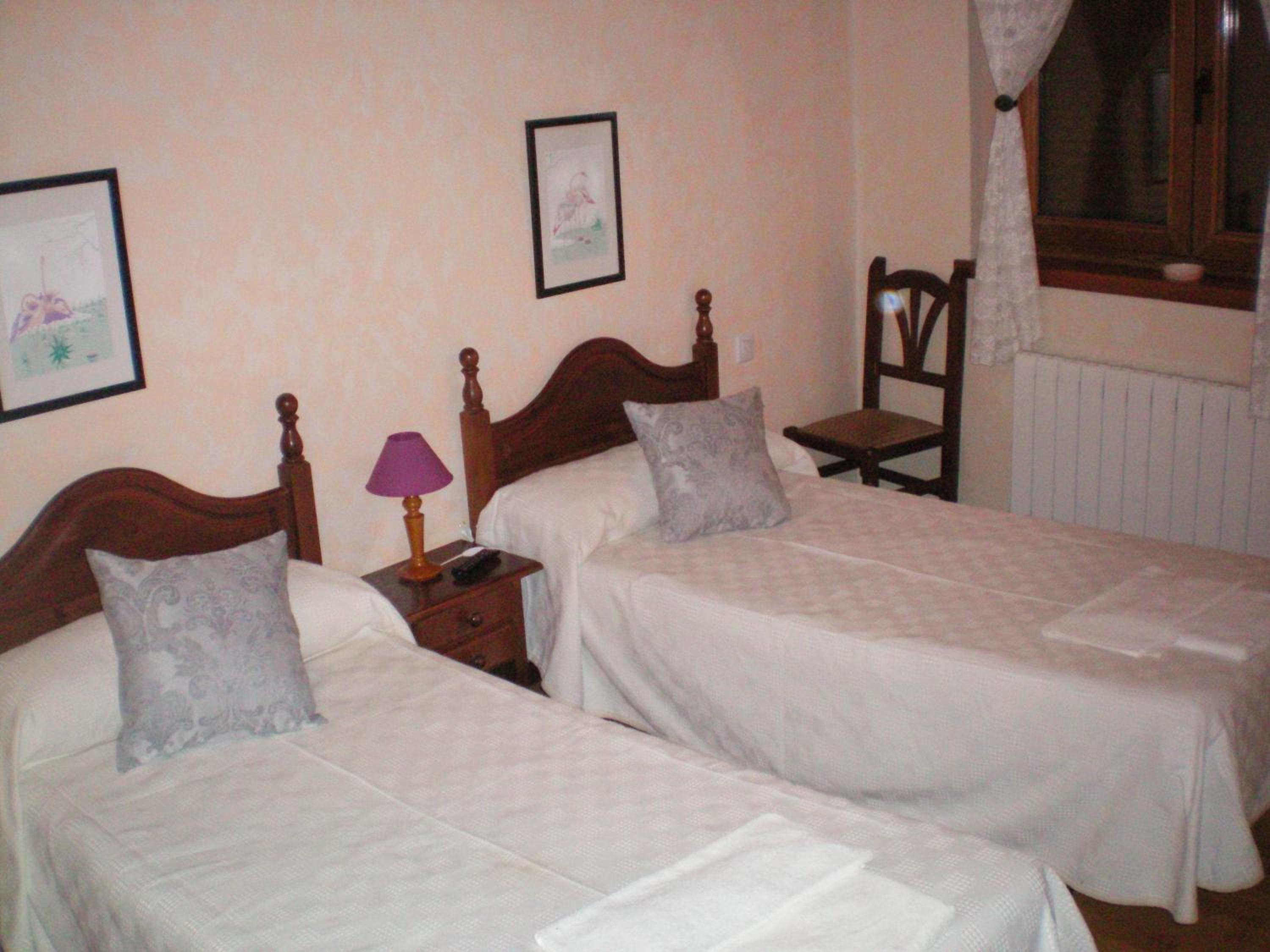 Twin Room - Photo 4
