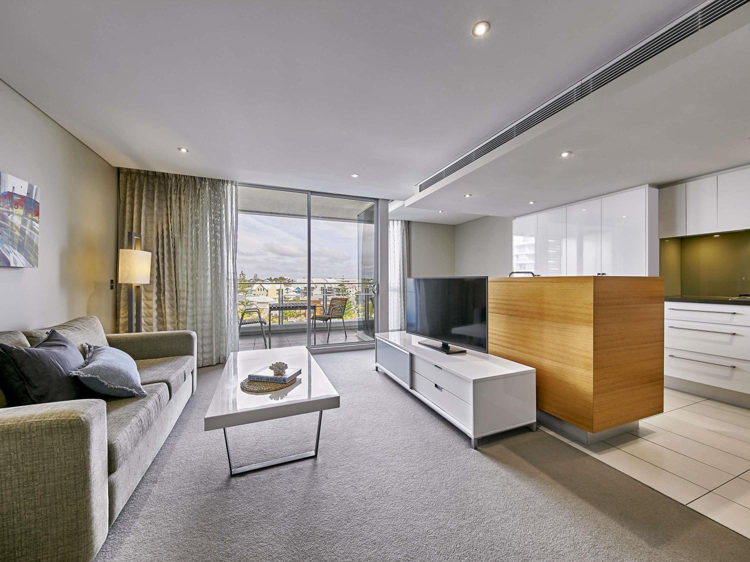 One-Bedroom Standard Apartment - Photo 5