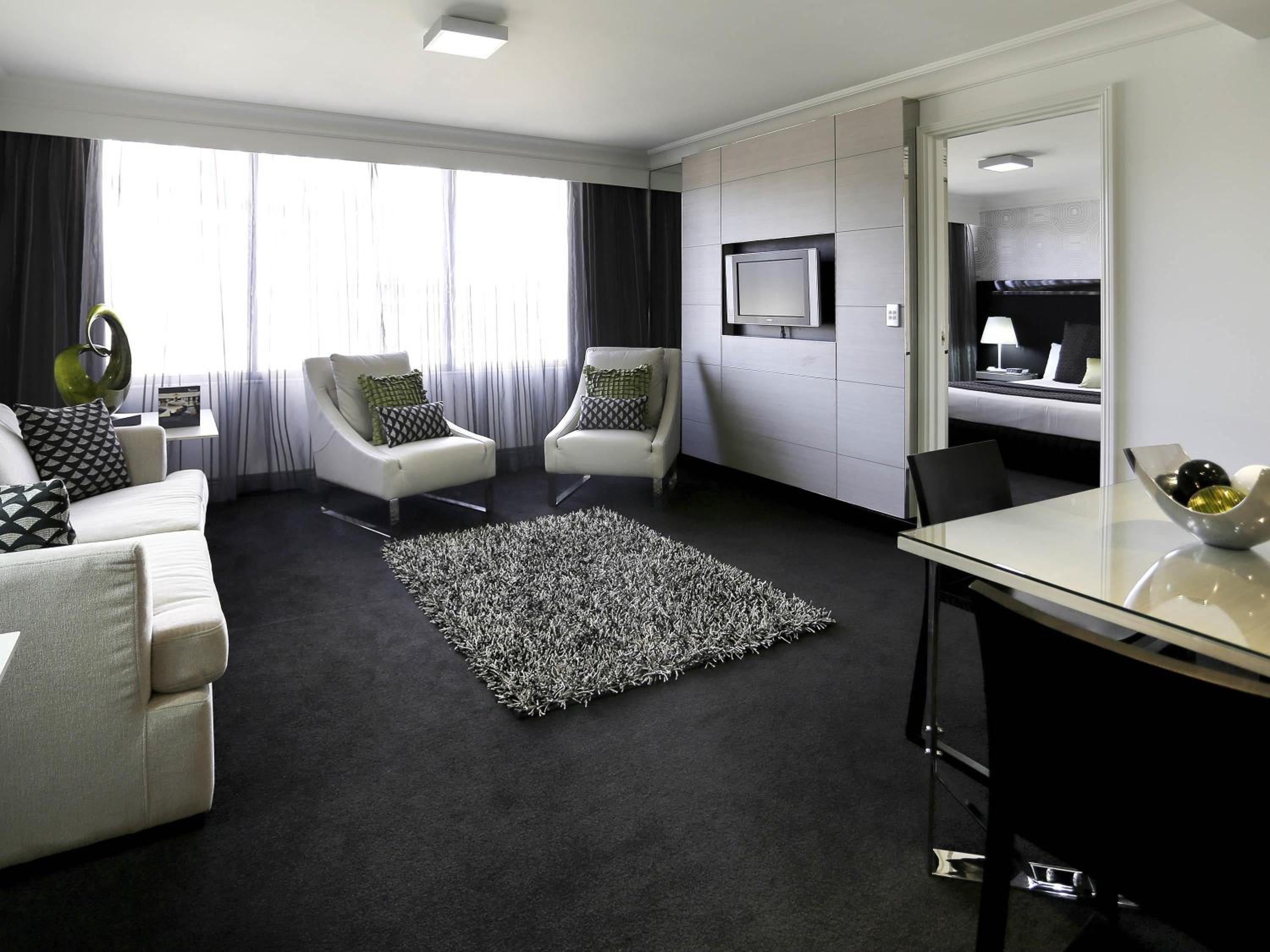 One-Bedroom Spa Suite - Photo 4