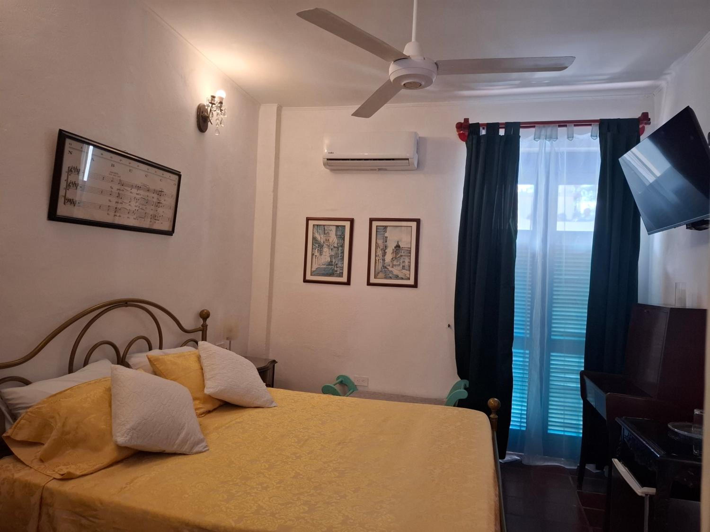 Small Single Room photo 2