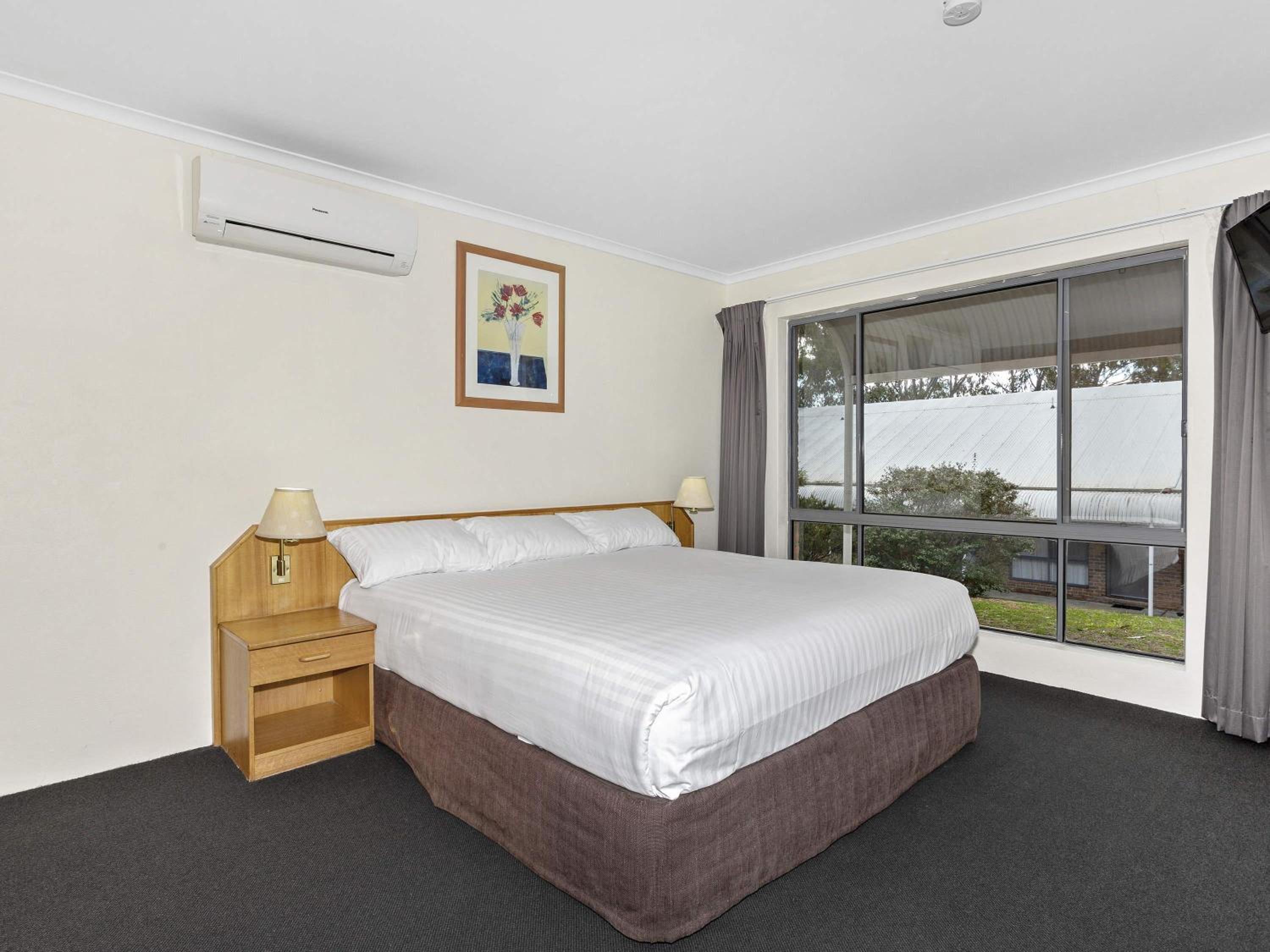 Superior Room with 1 King Size bed photo 1