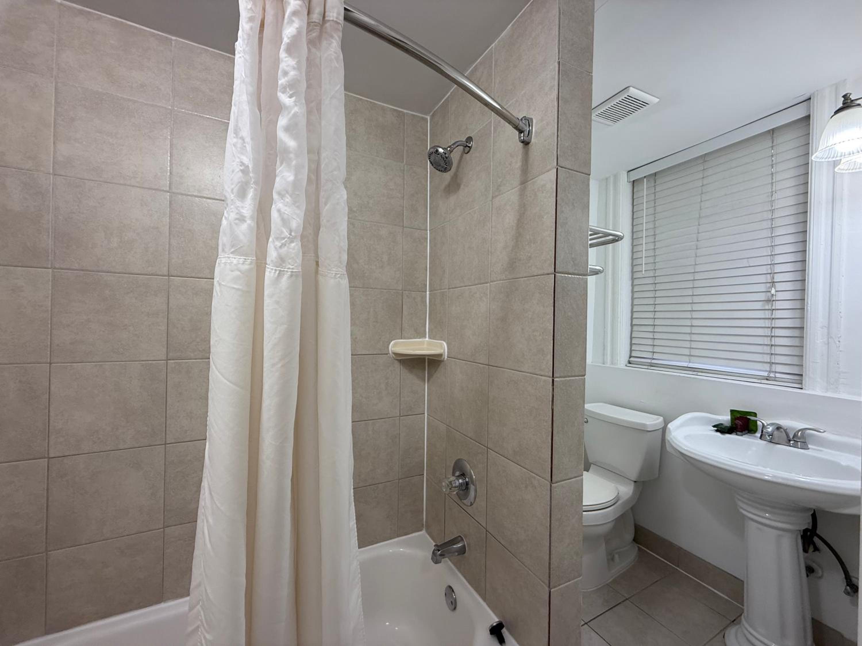 Double Room - Photo 4