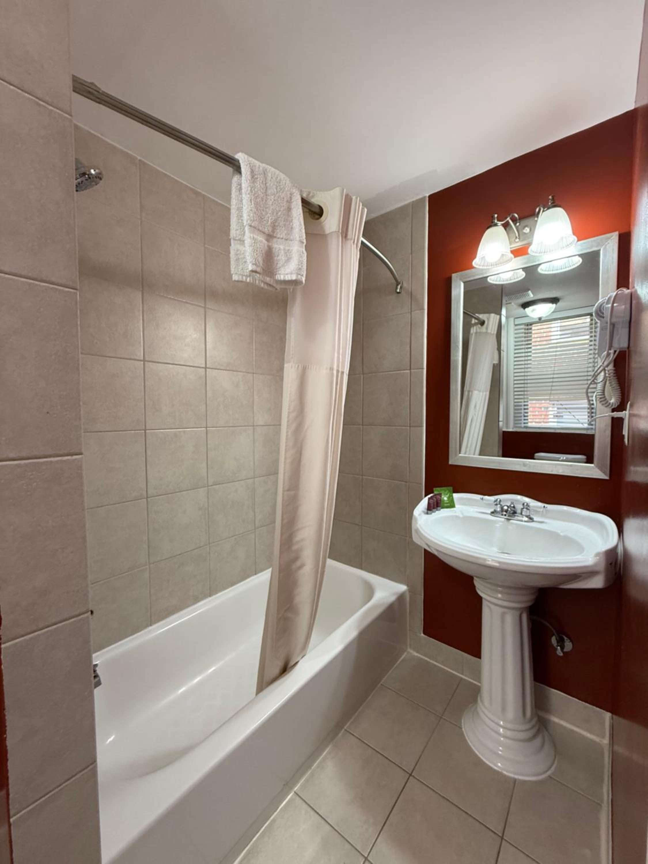 Double Room - Photo 5