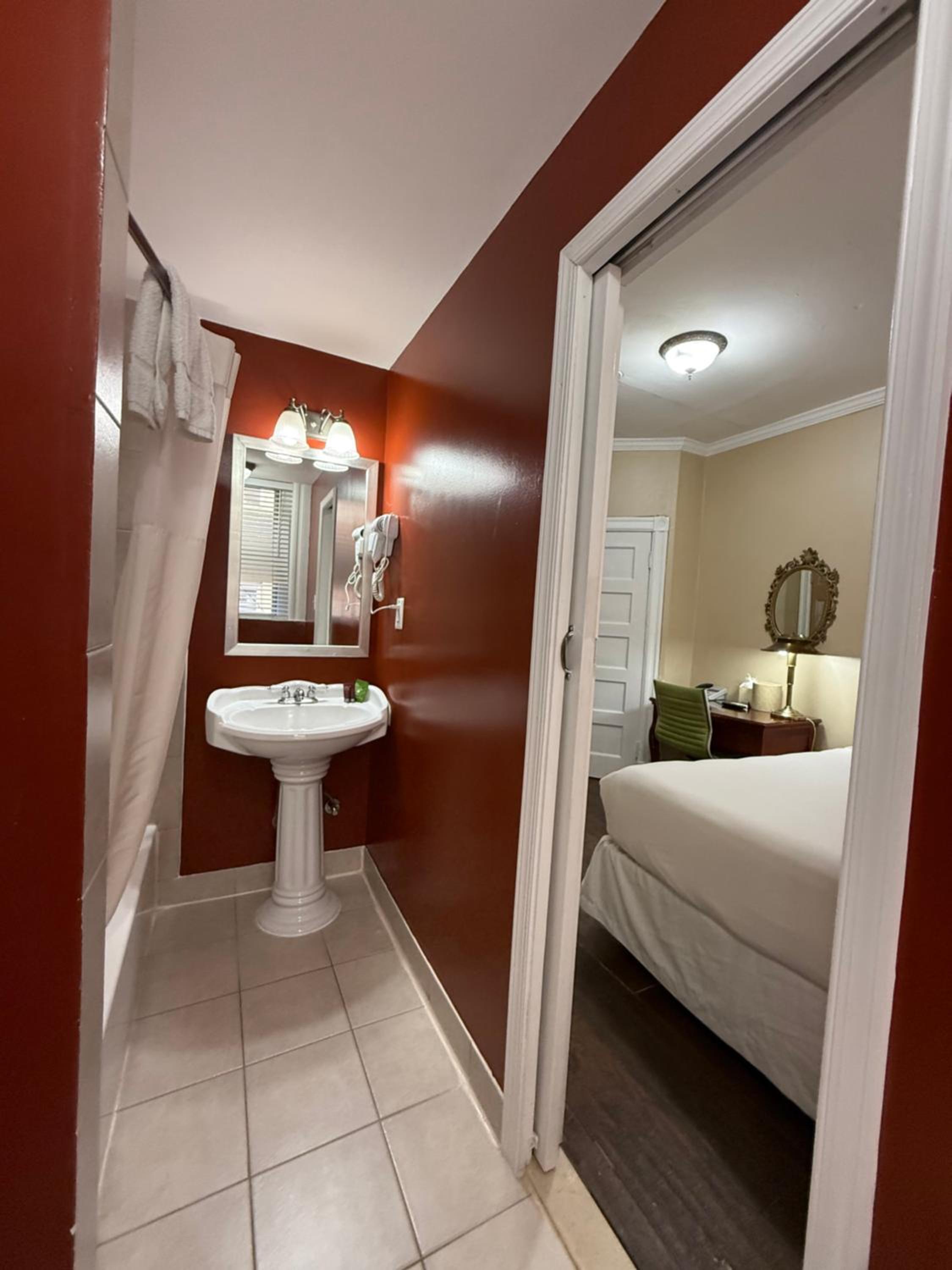 Double Room - Photo 6