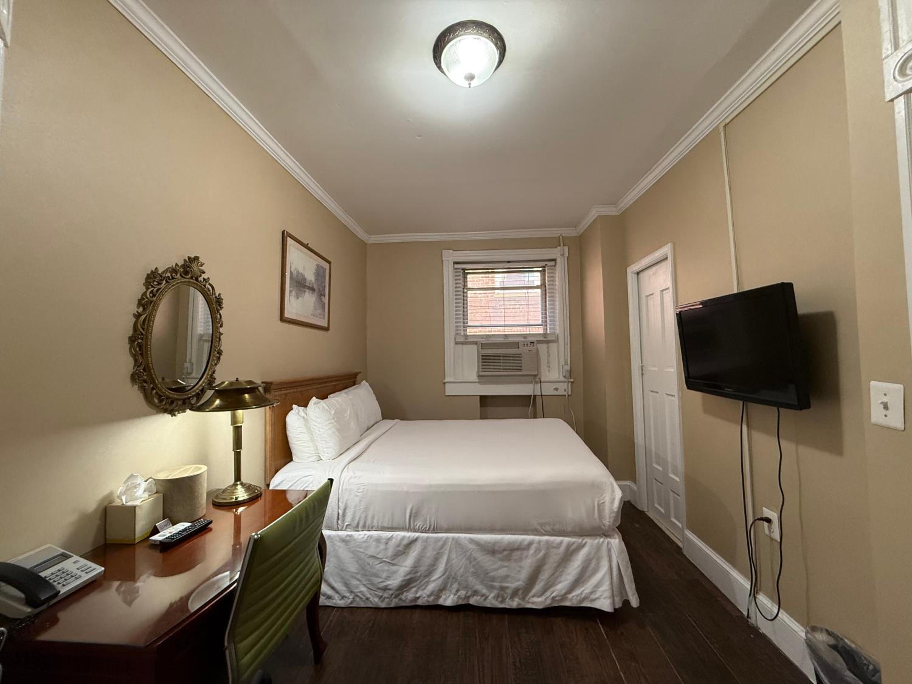 Double Room - Photo 7