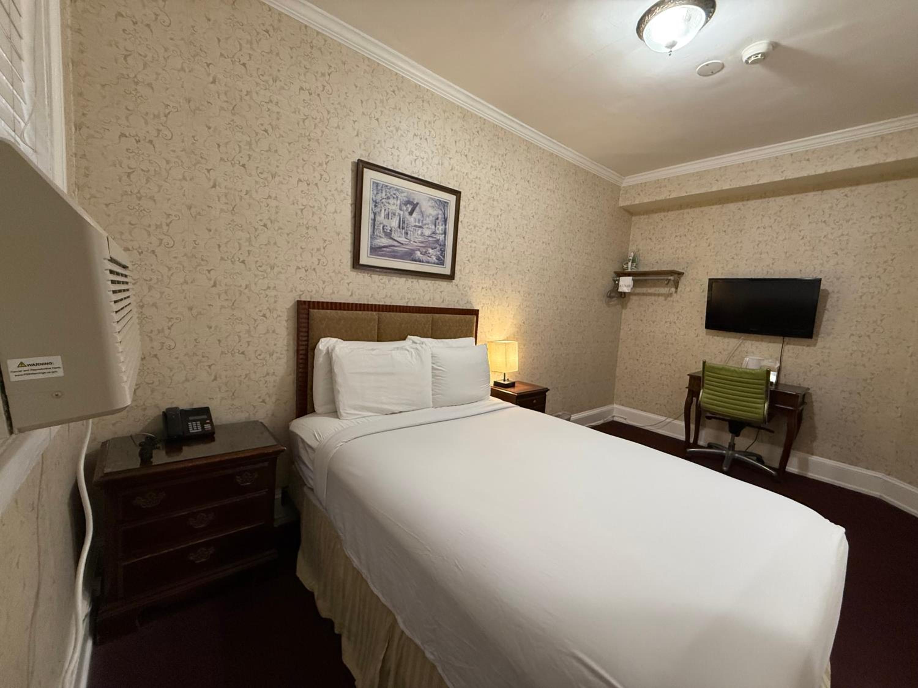 Double Room - Photo 8