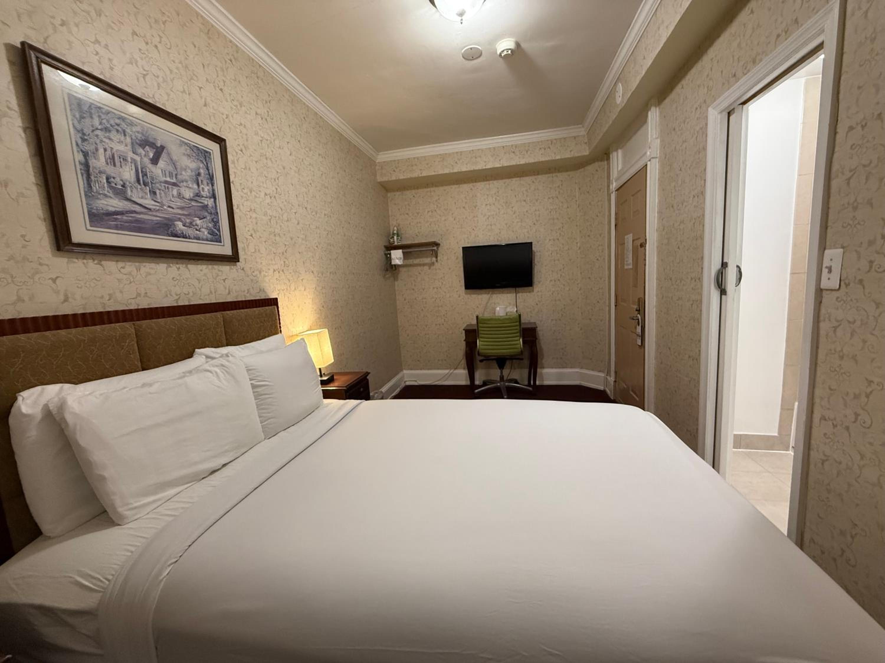 Double Room - Photo 9