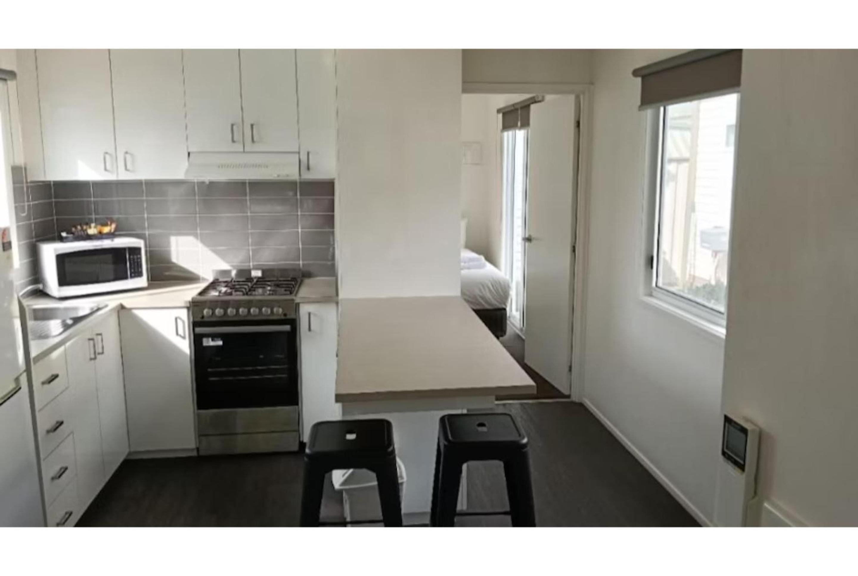 Budget 1 Bedroom Cabin - Sleeps 2