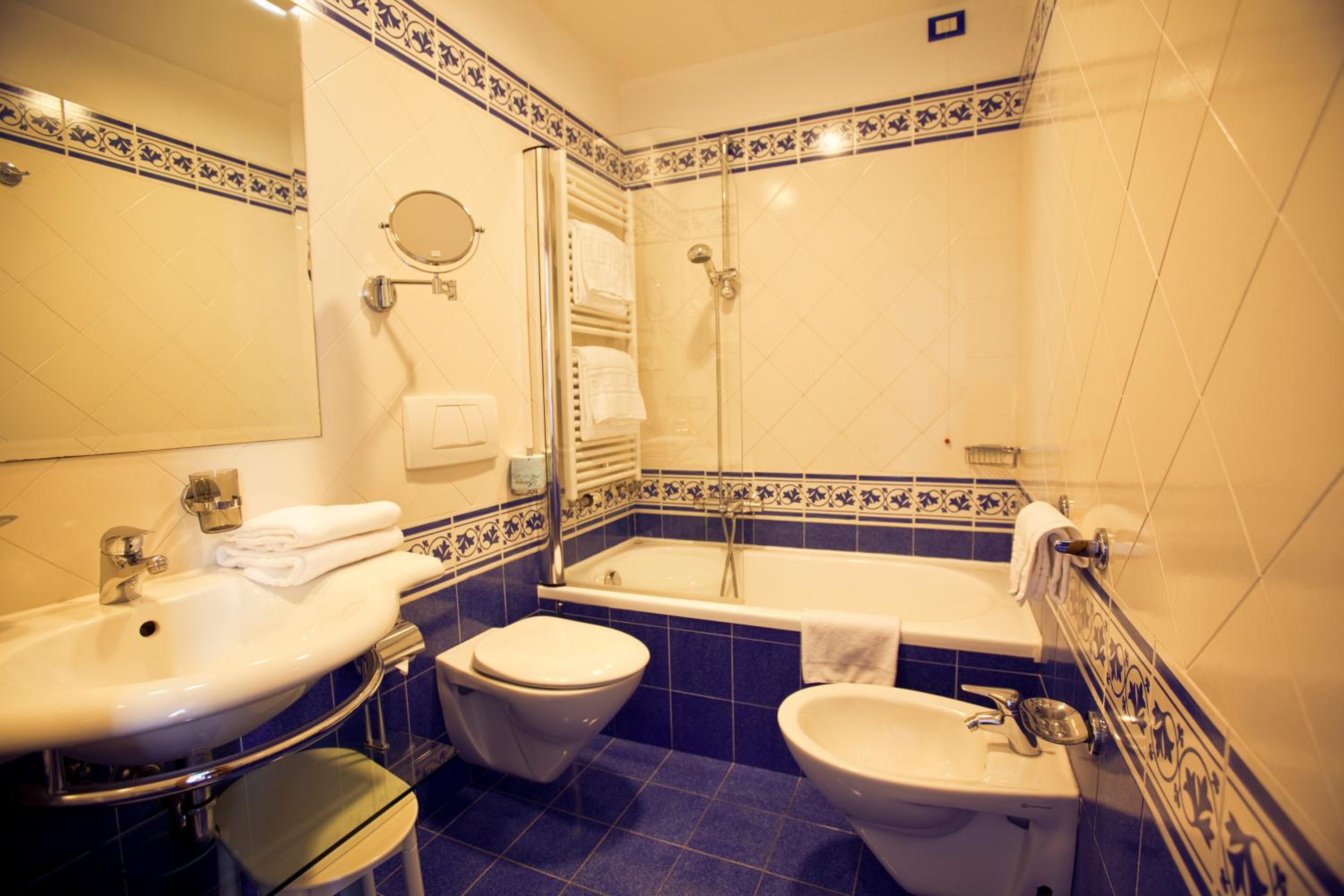 Double or Twin Room - Photo 3