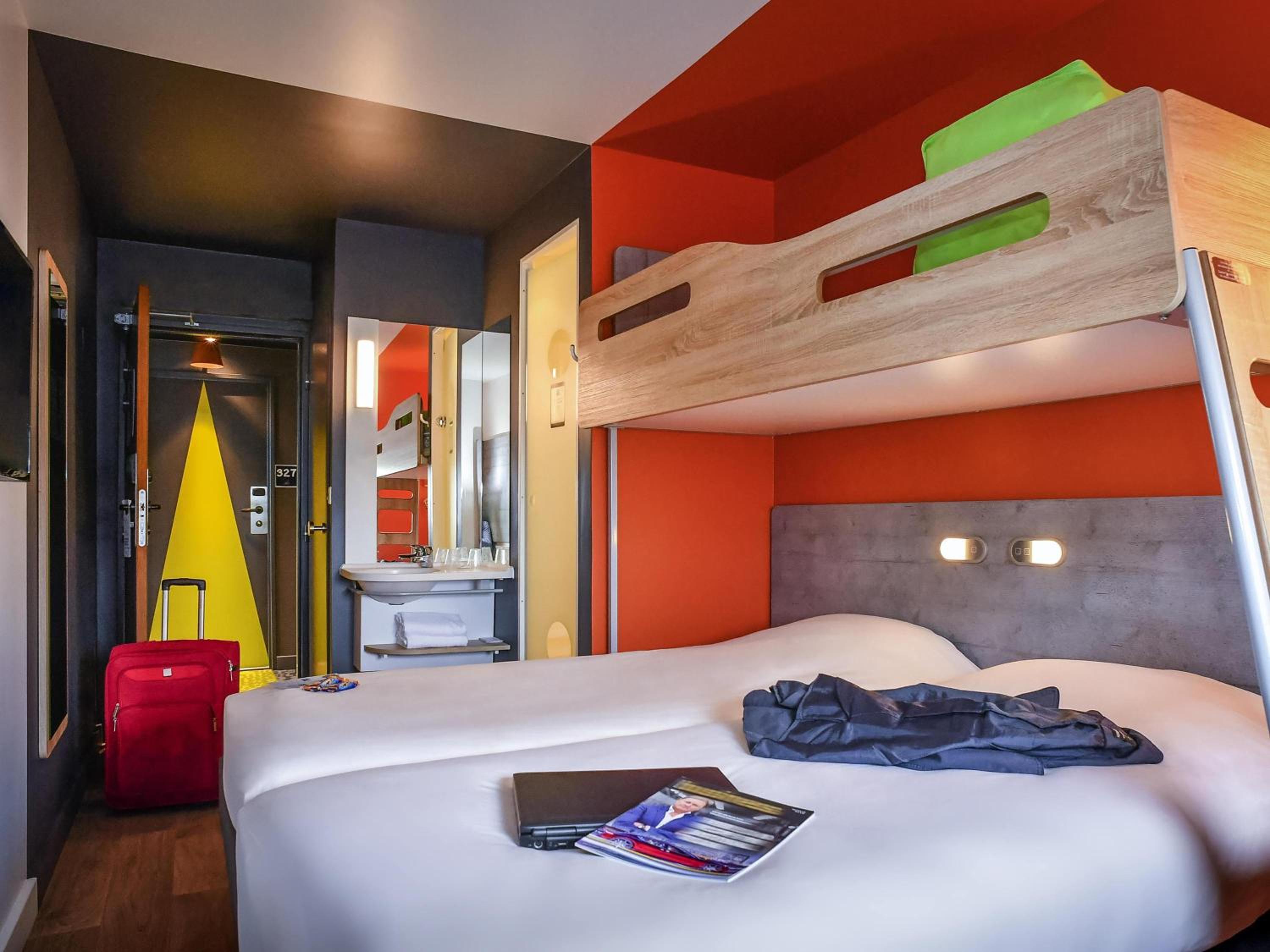 Triple Room with Two Singles beds and Extra Bed photo 1