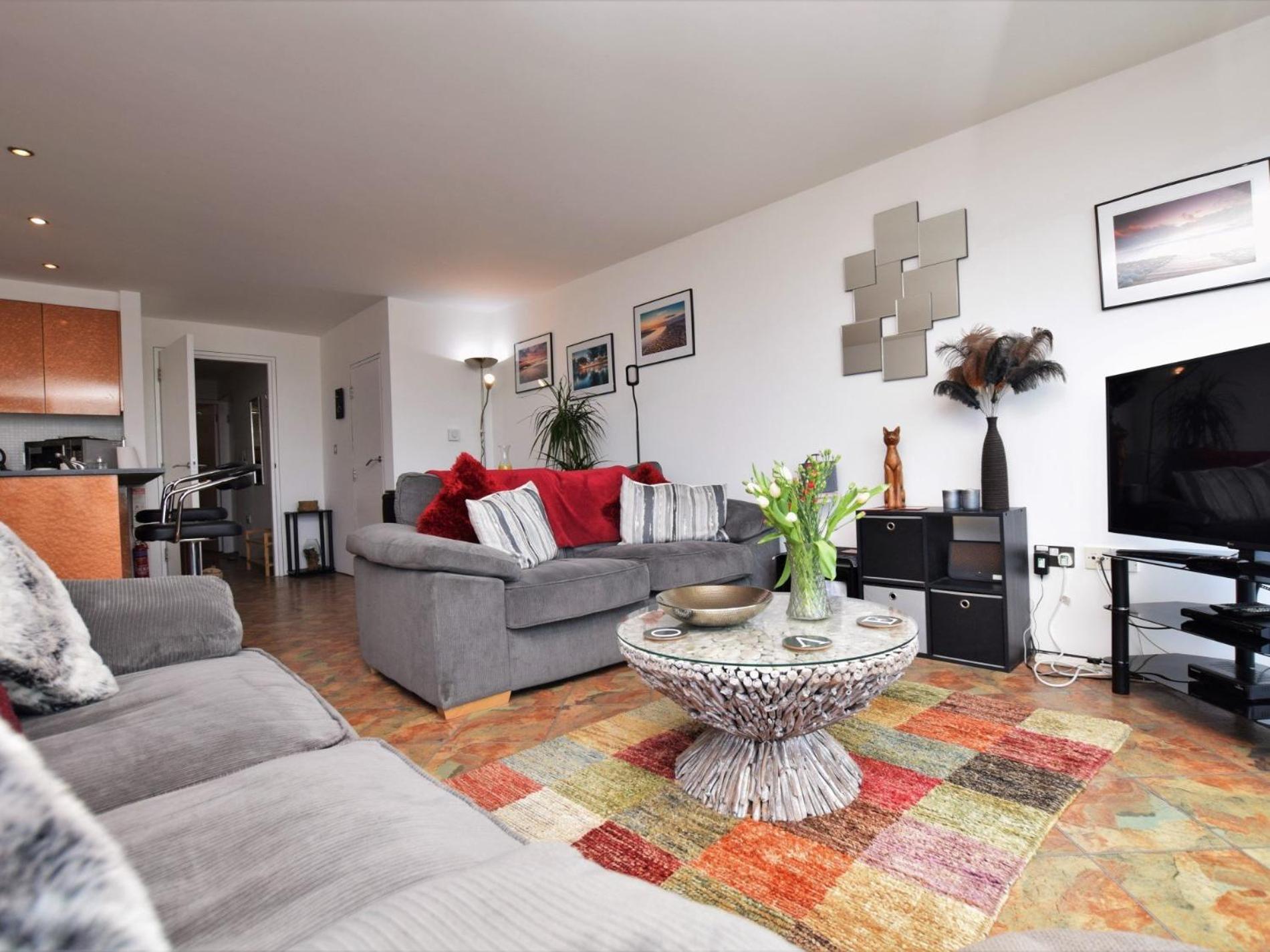 Apartment photo 2