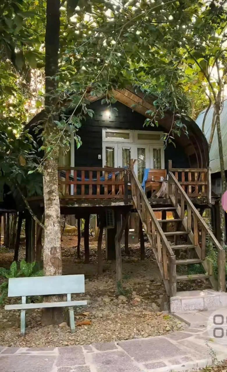 Bungalow - Water Front 