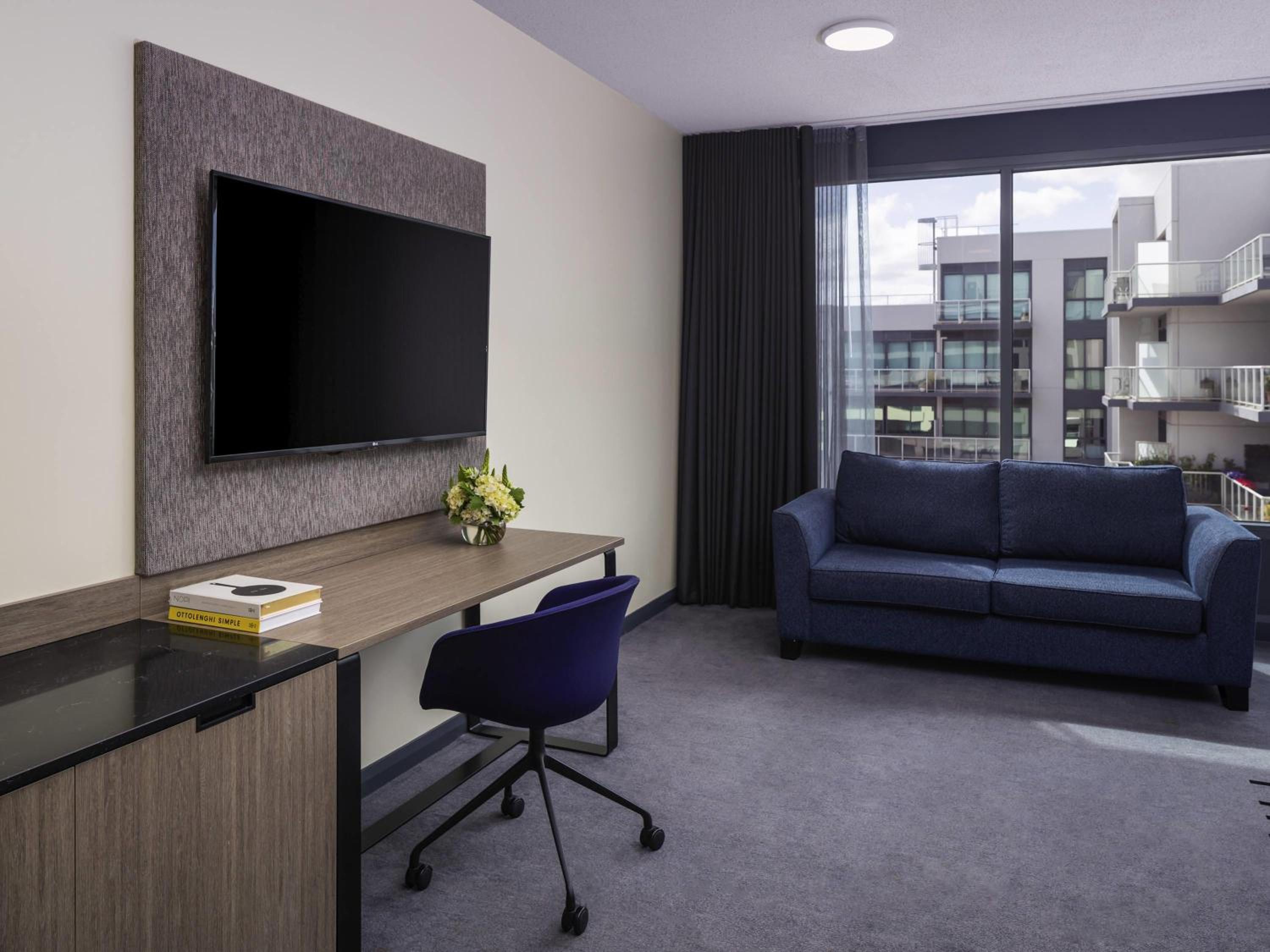 Superior King Room with Balcony - Photo 2