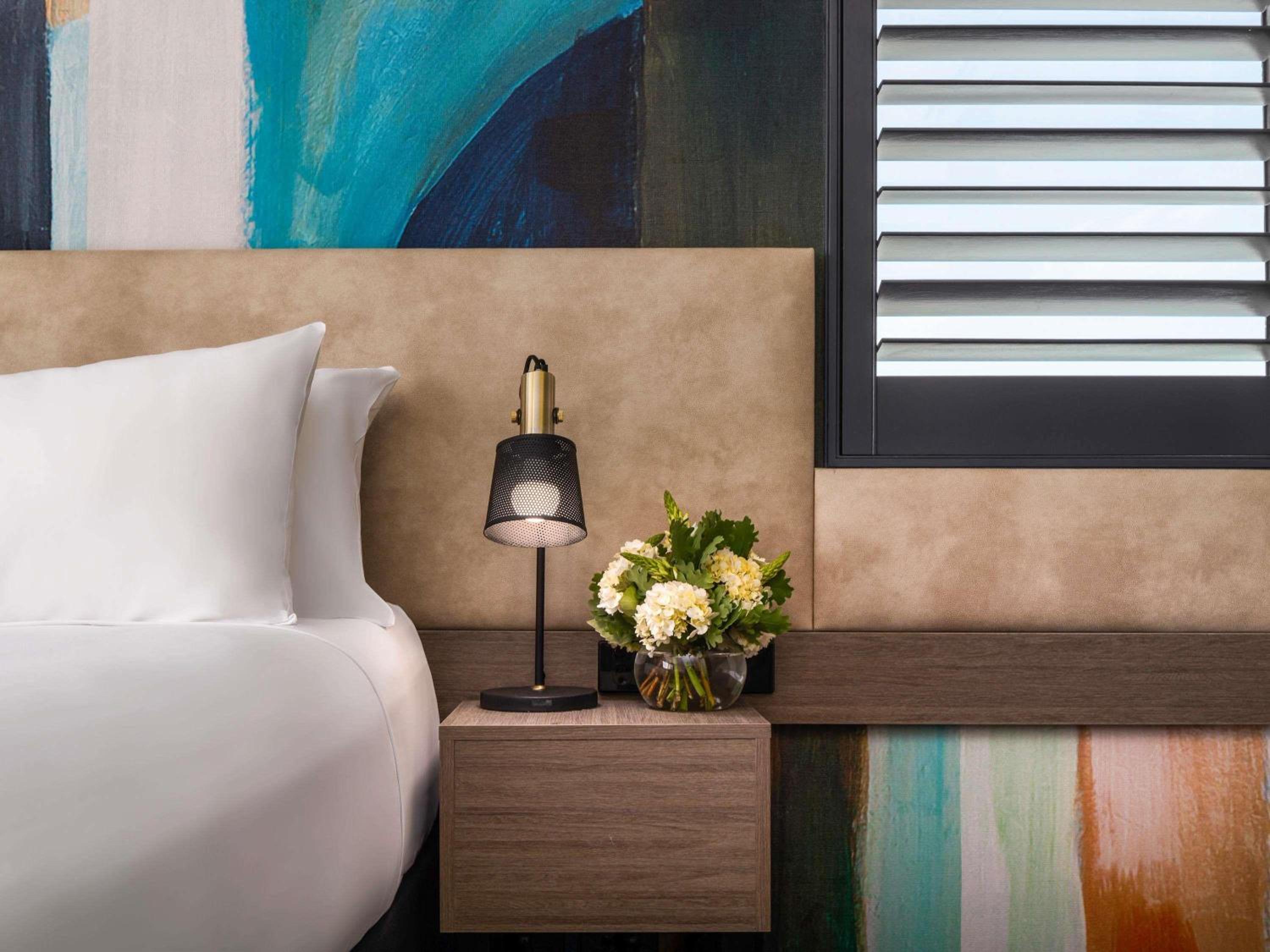 Superior King Room with Bay View - Photo 6