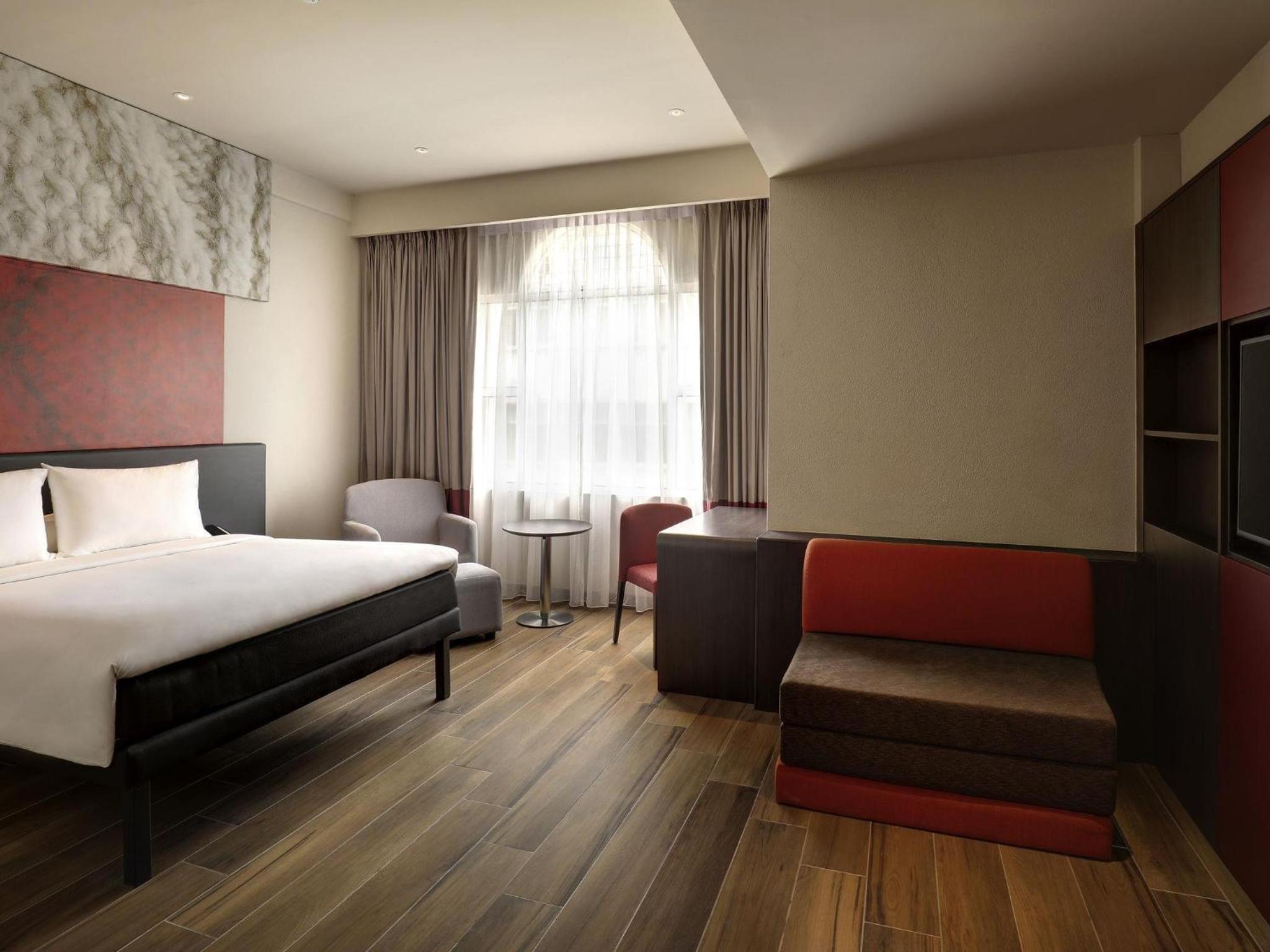 Queen Suite photo 1