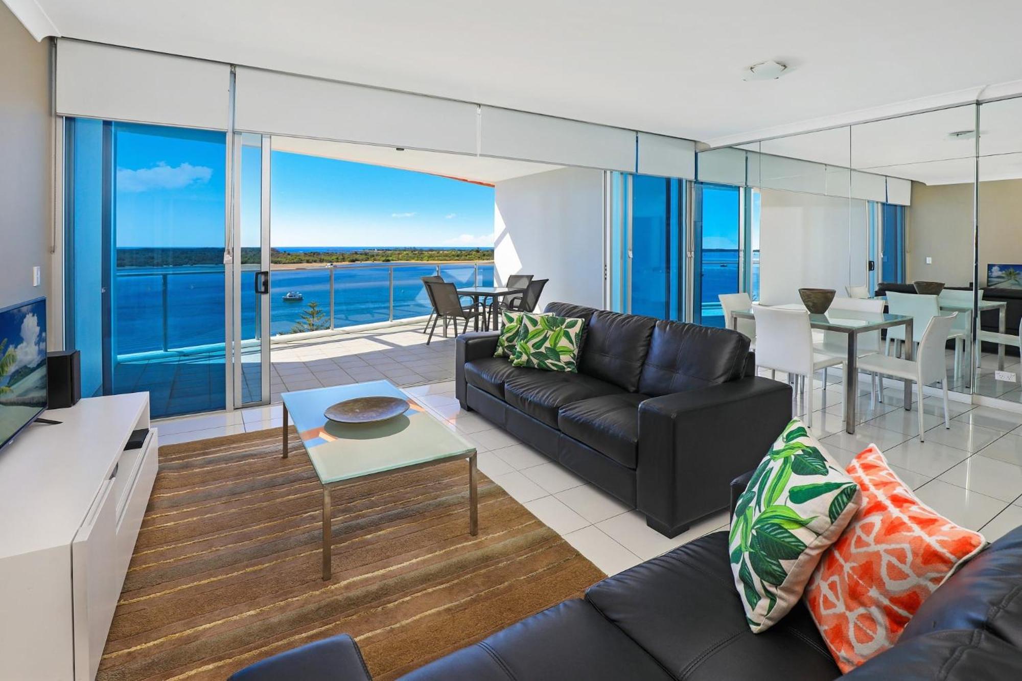 1 Bedroom Superior Apartment – Broadwater View thumbnail 6