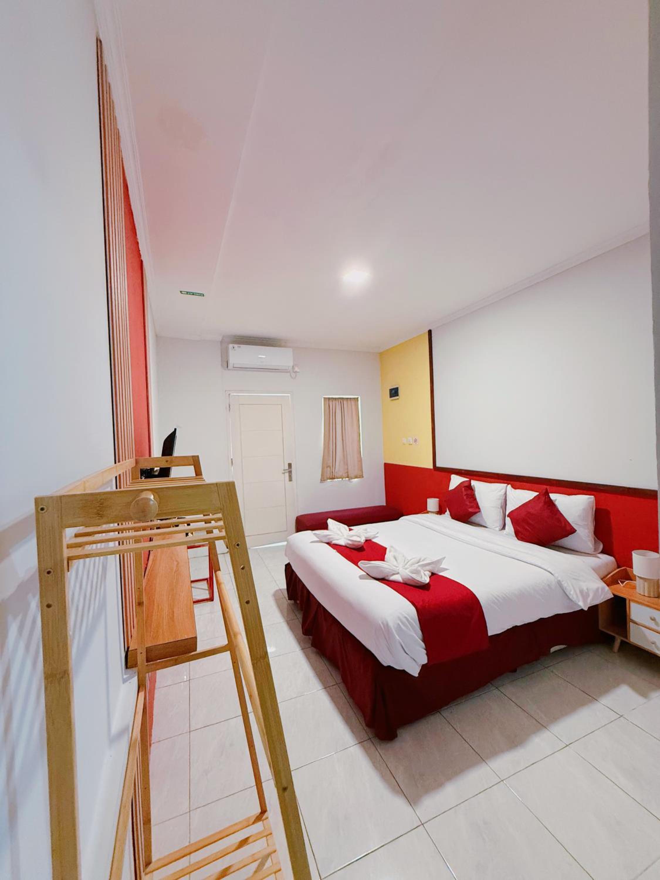 Deluxe Double Room - Photo 9