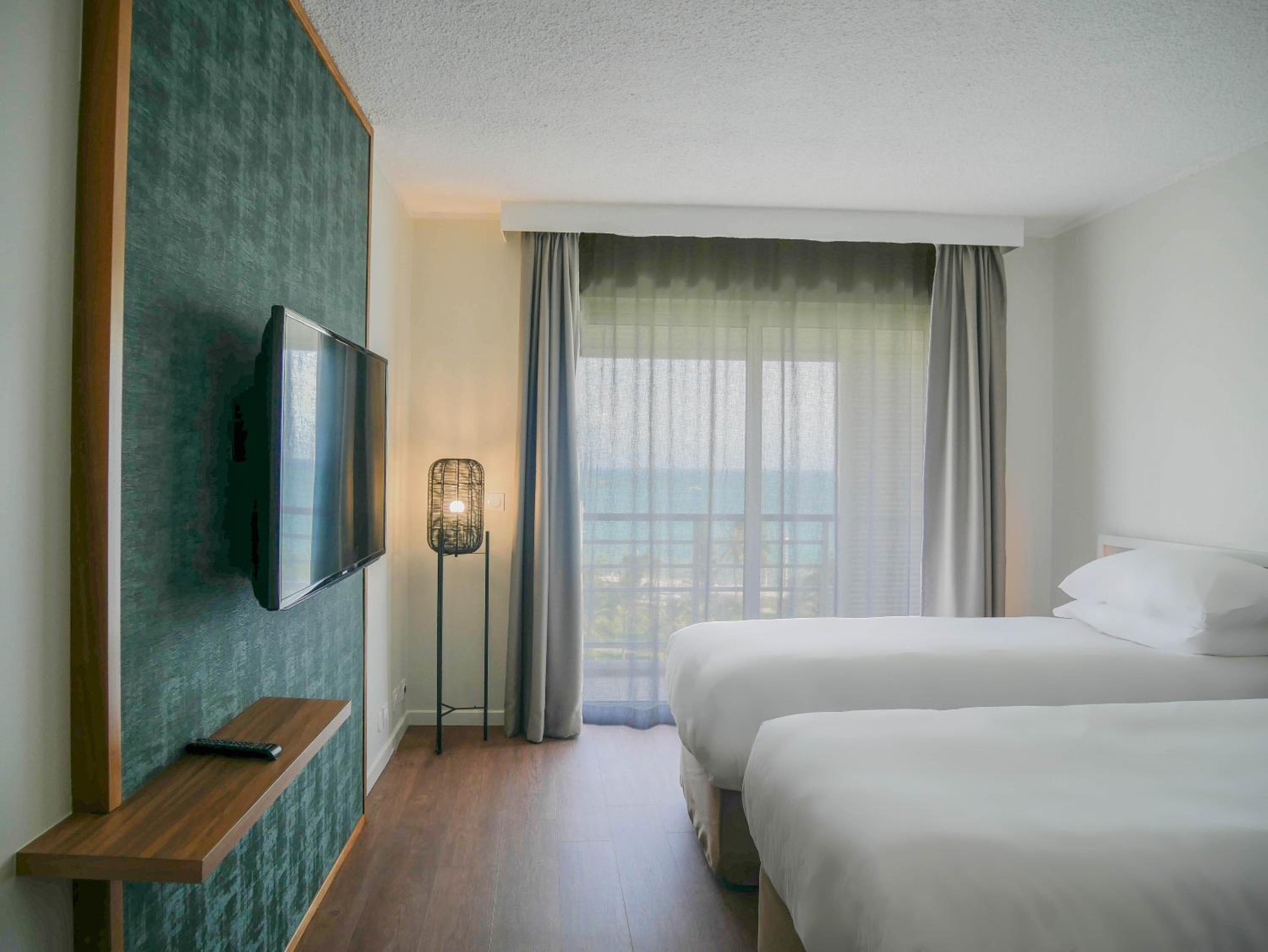 Deluxe Two-Bedroom Apartment with Garden View - Photo 2