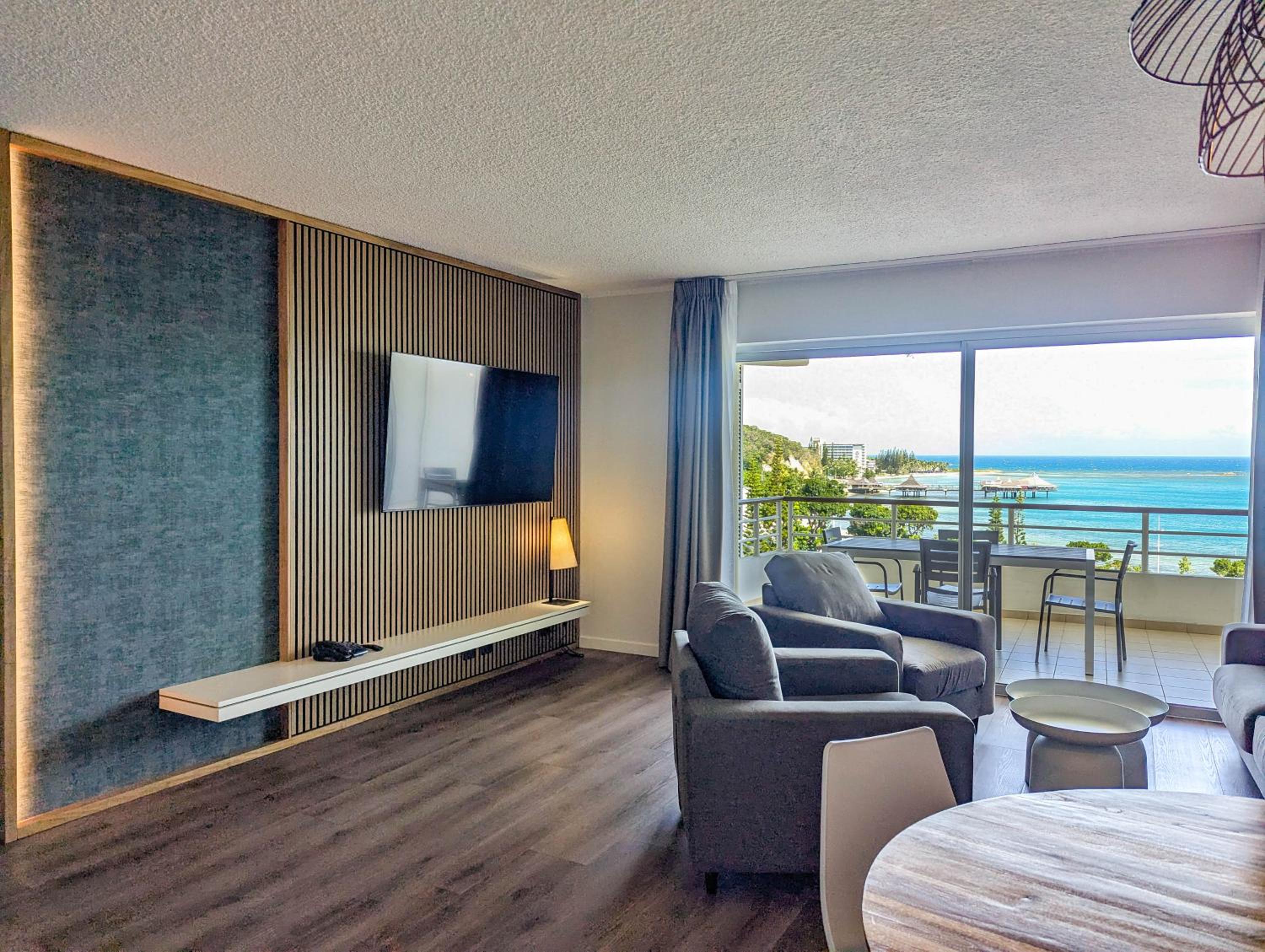 Deluxe Two-Bedroom Apartment with Ocean View - Photo 3