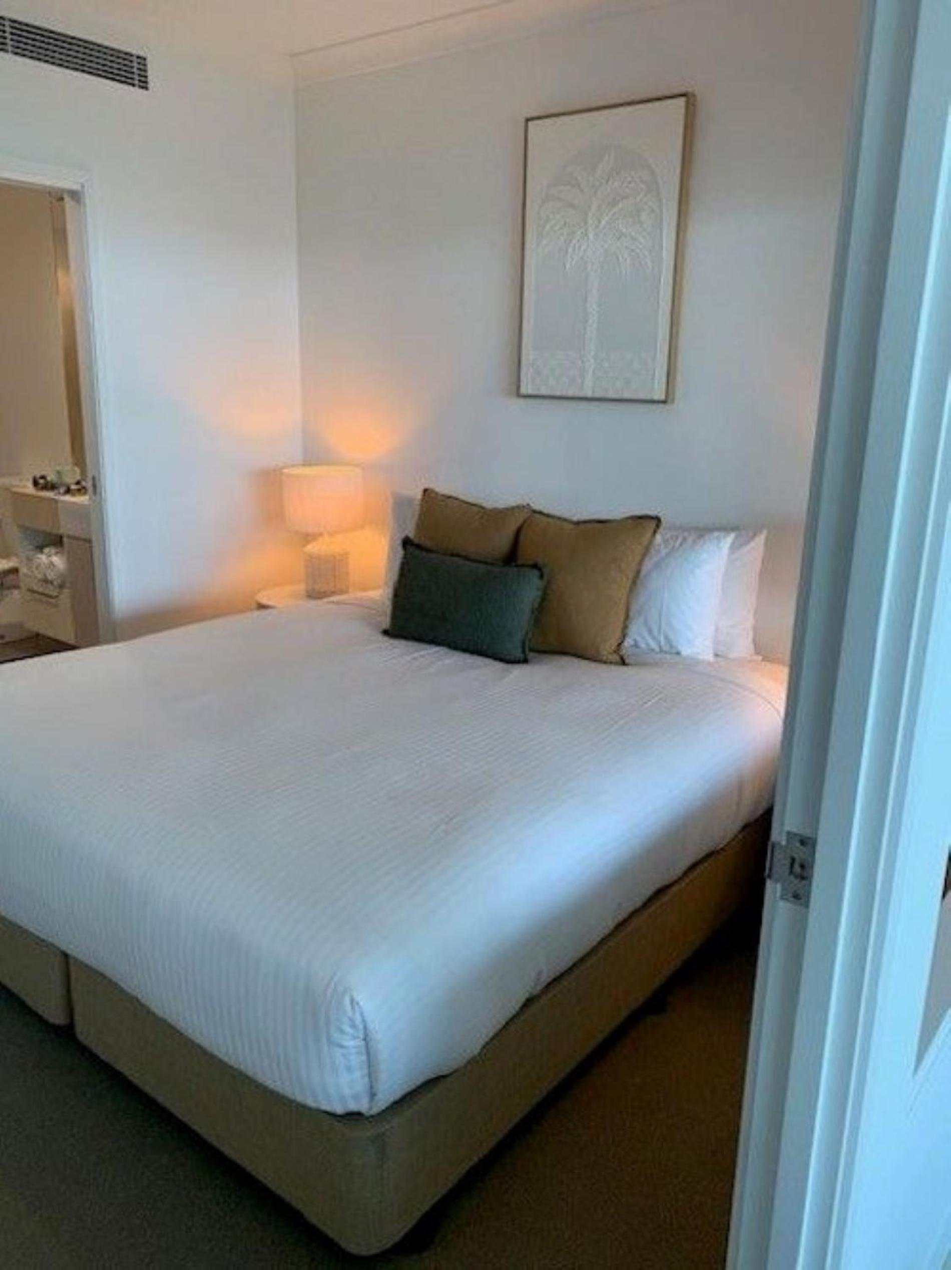 1 Bedroom Superior Apartment – Broadwater View