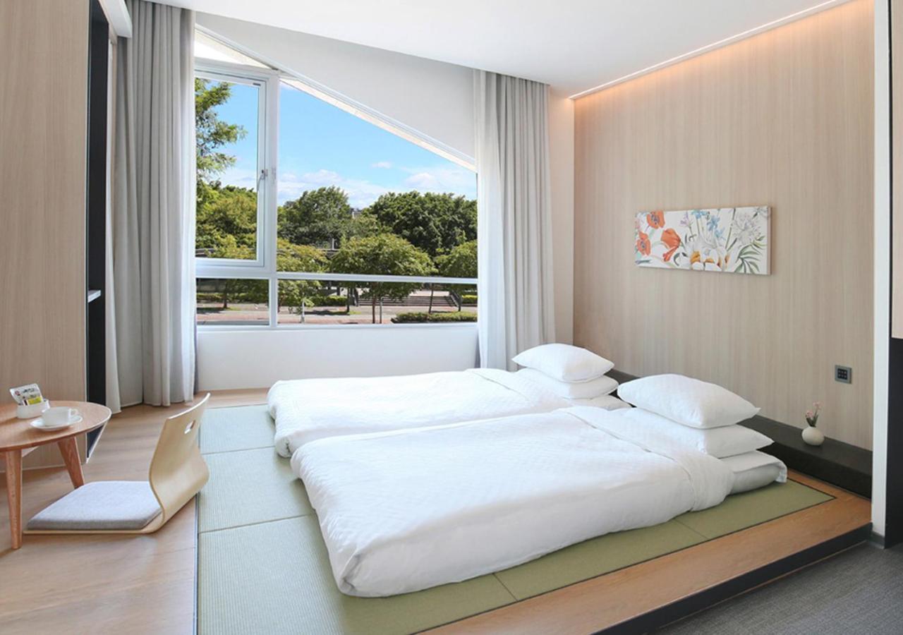 Japanese room with city view