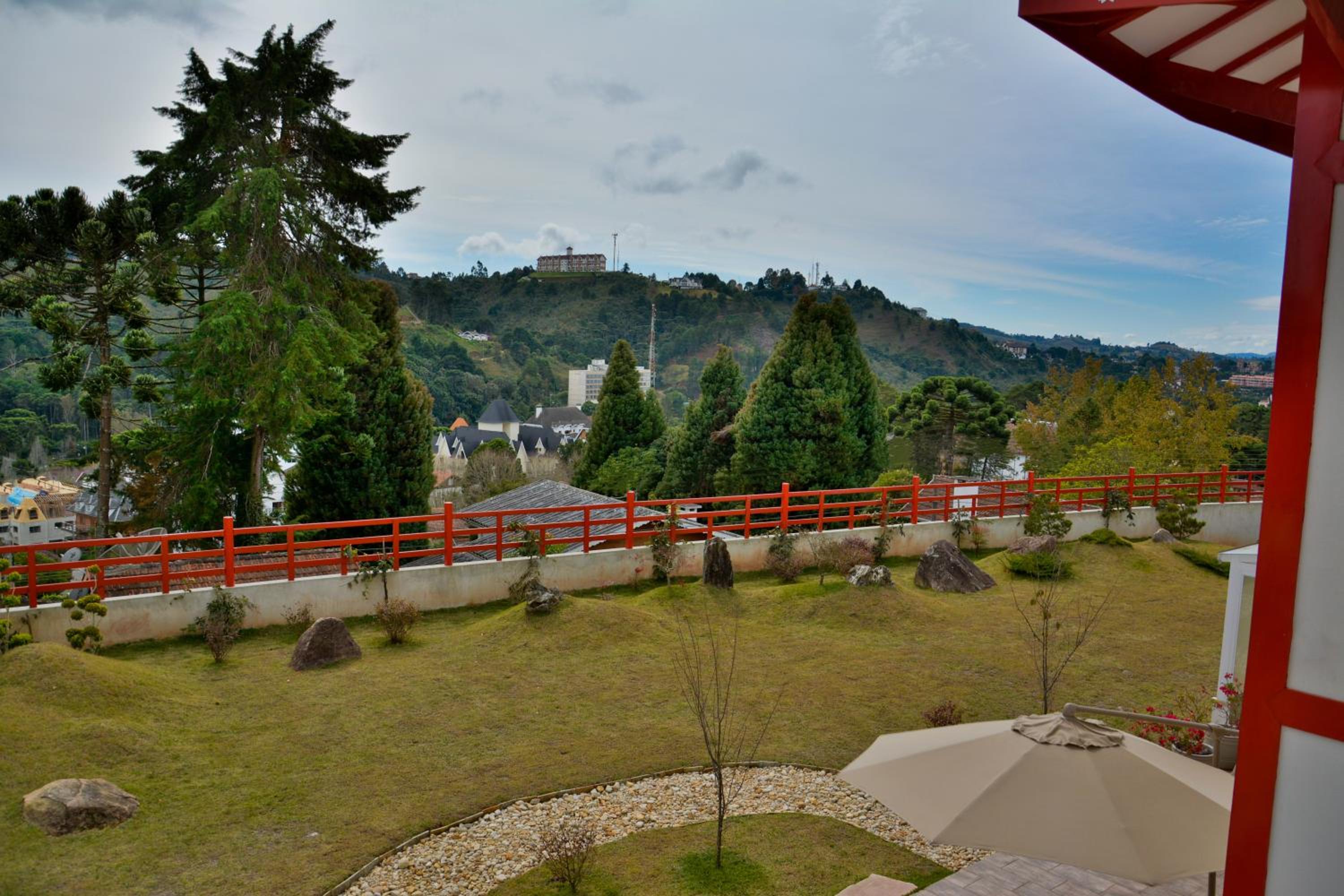 Apartment with Mountain View photo 3