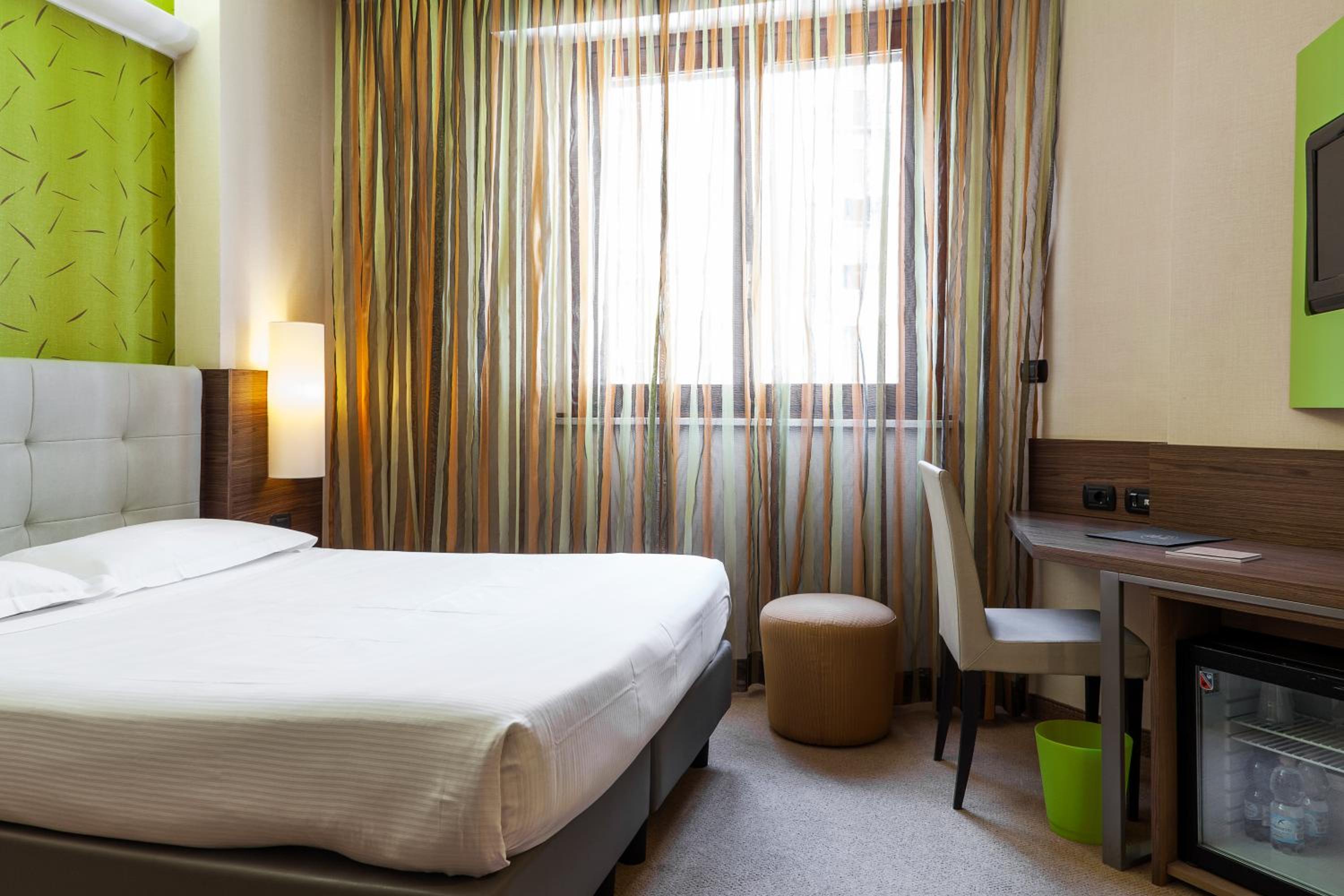 Two Adjacent Double Or Twin Rooms thumbnail 5