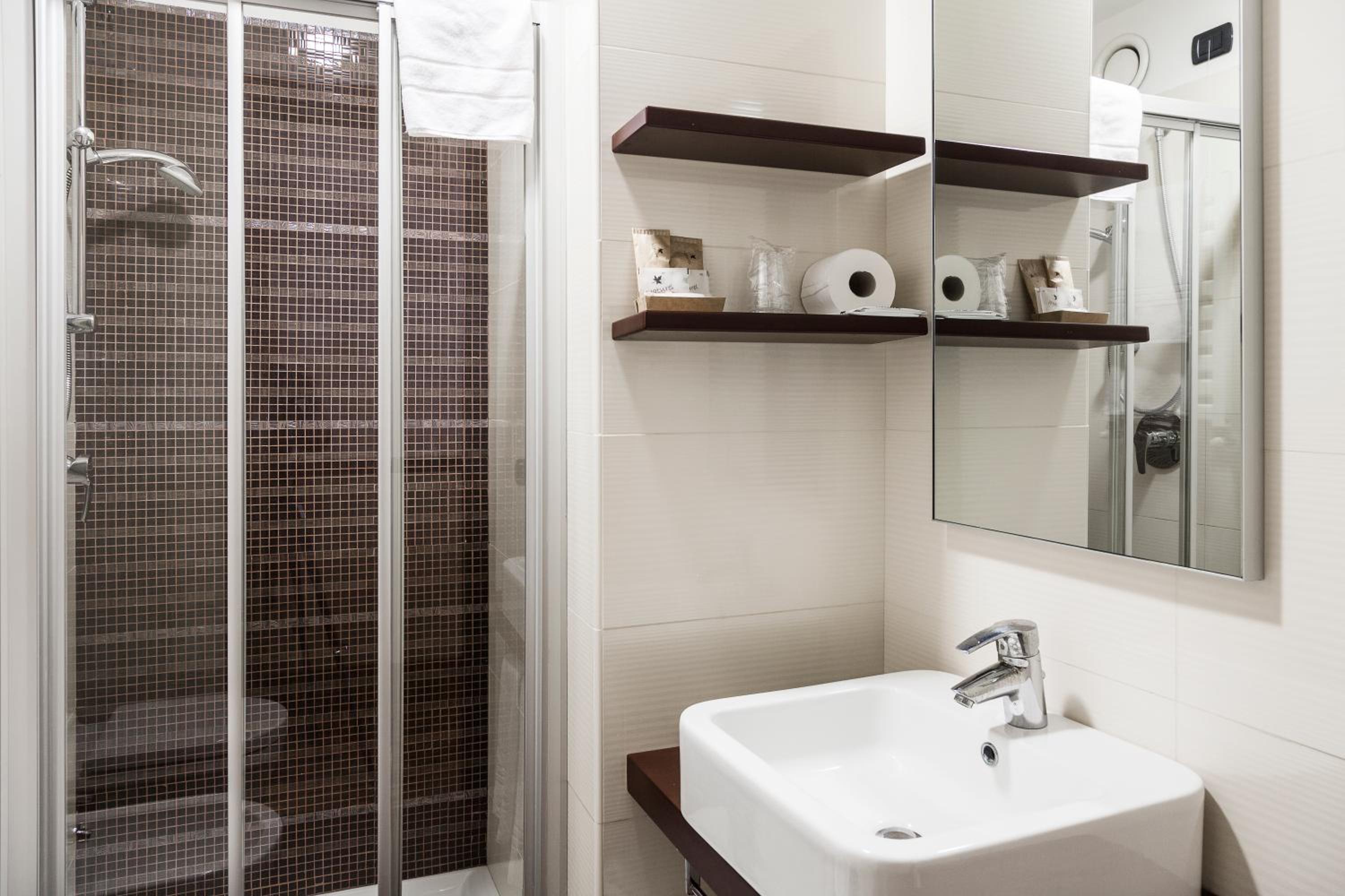 Premium Double Room thumbnail 6