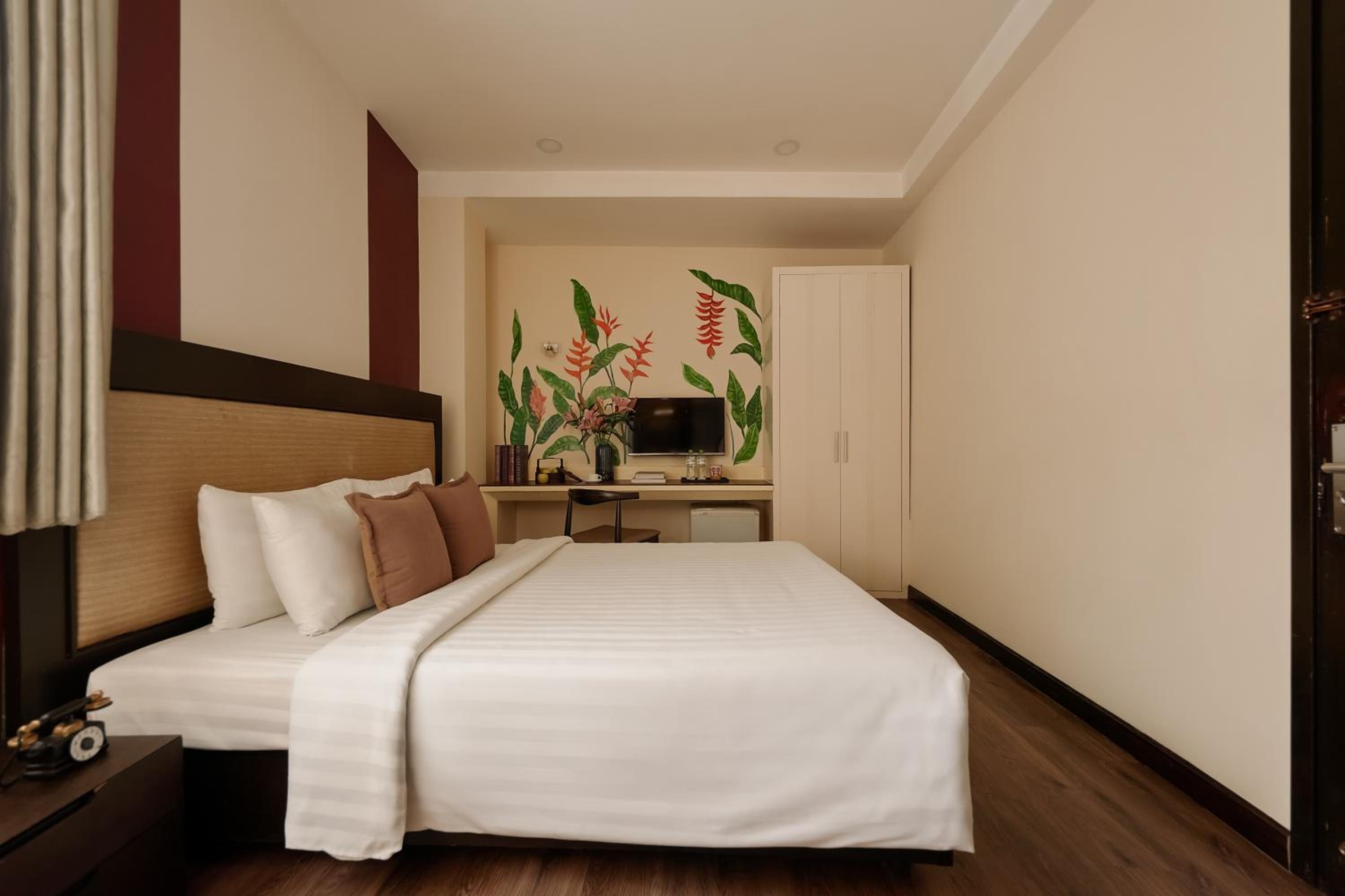 Deluxe Queen Room