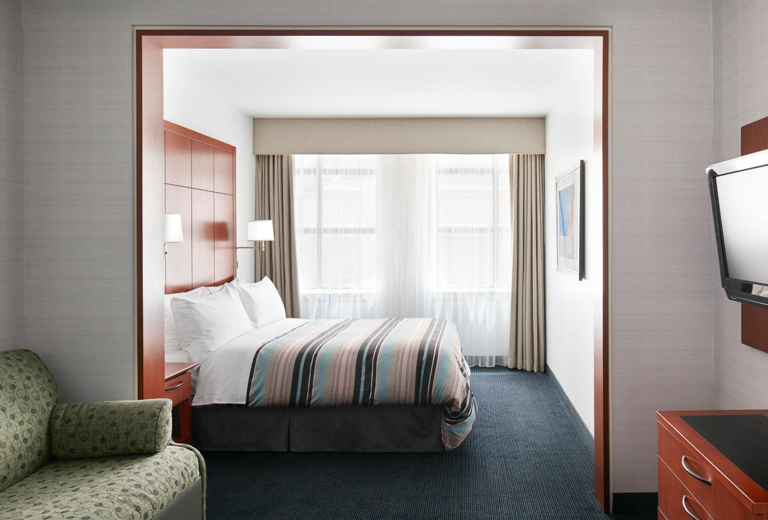 One-Bedroom Suite with Kitchenette