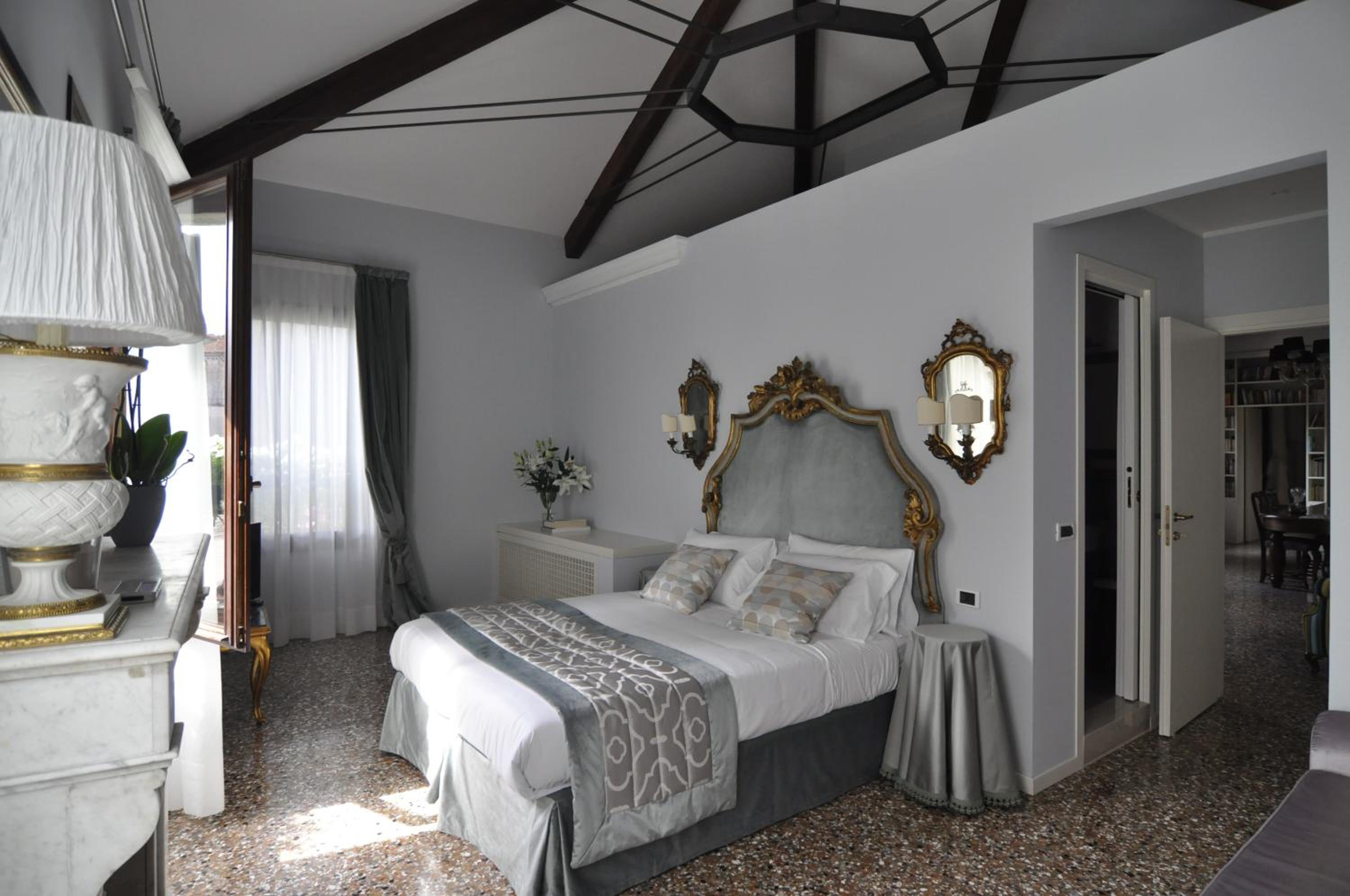 Luxury Triple Room photo 2