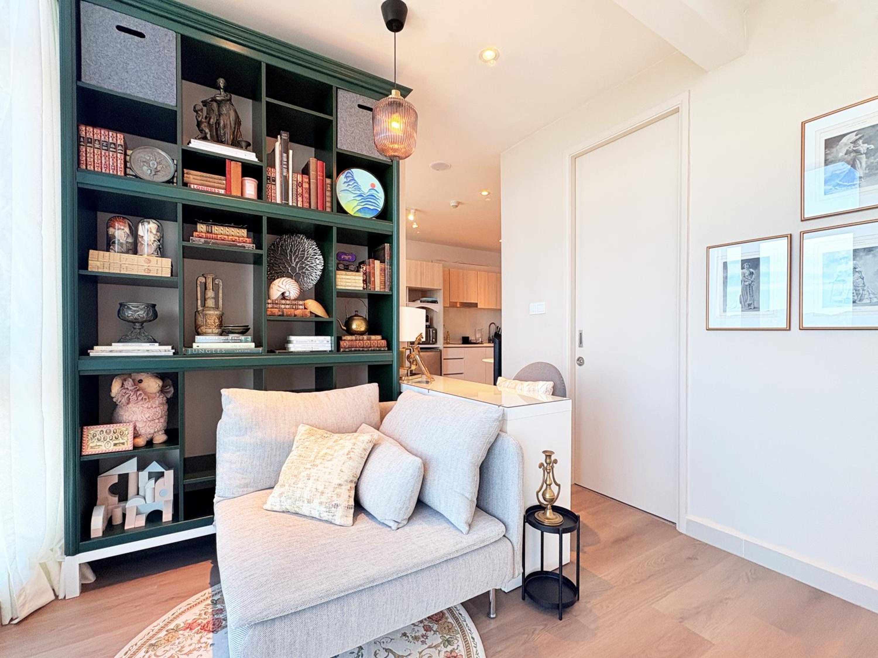 One-Bedroom Apartment with Balcony and Sea View photo 3