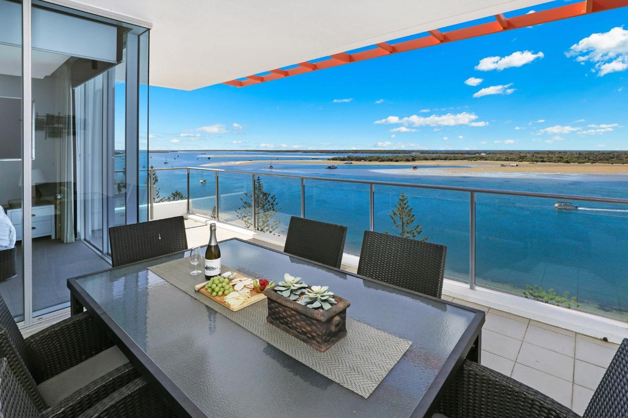2 Bedroom Superior Apartment – Broadwater View thumbnail 6