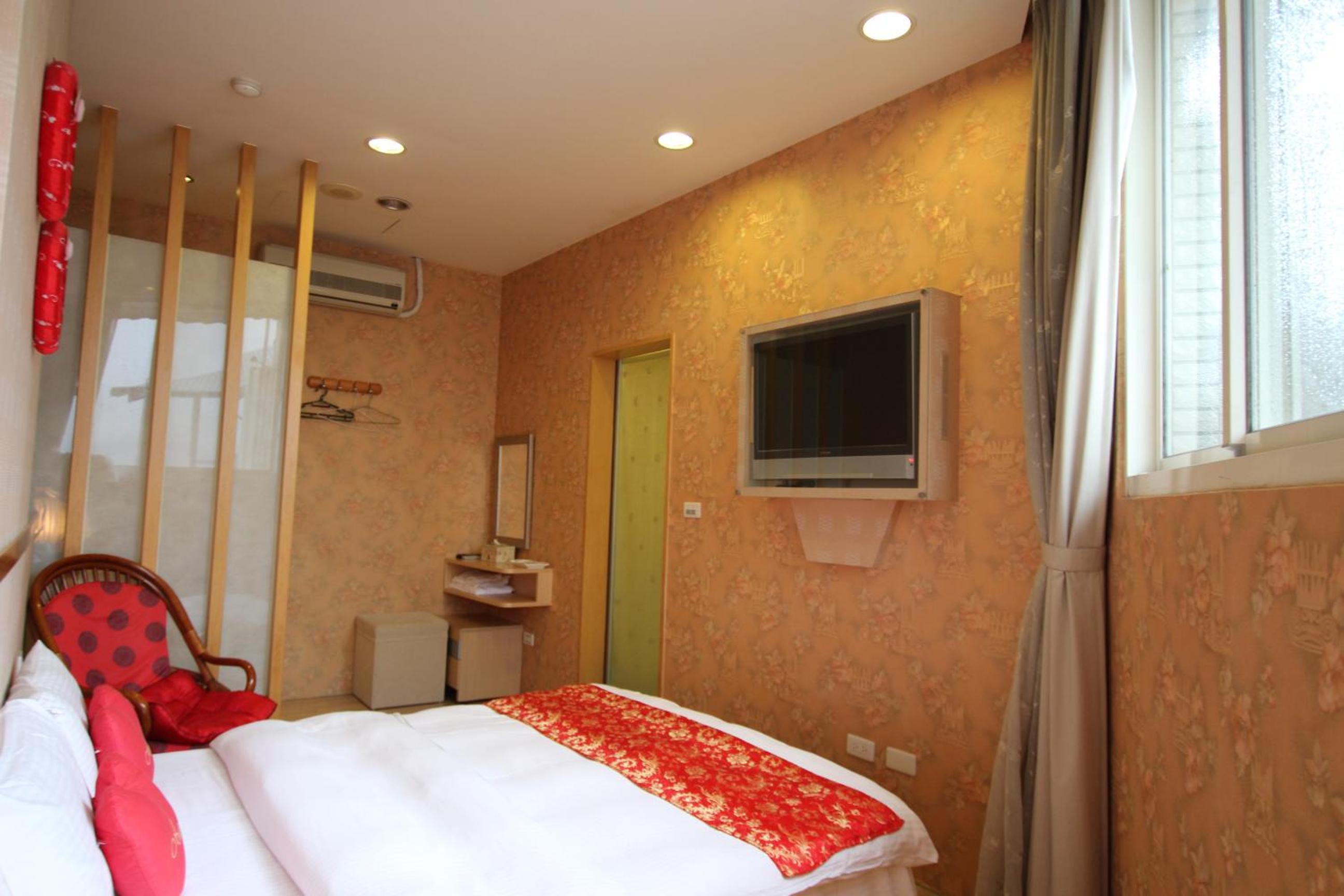 Special offer - Japanese-style no window Room for 2 people with Two Cable car tickets photo 3