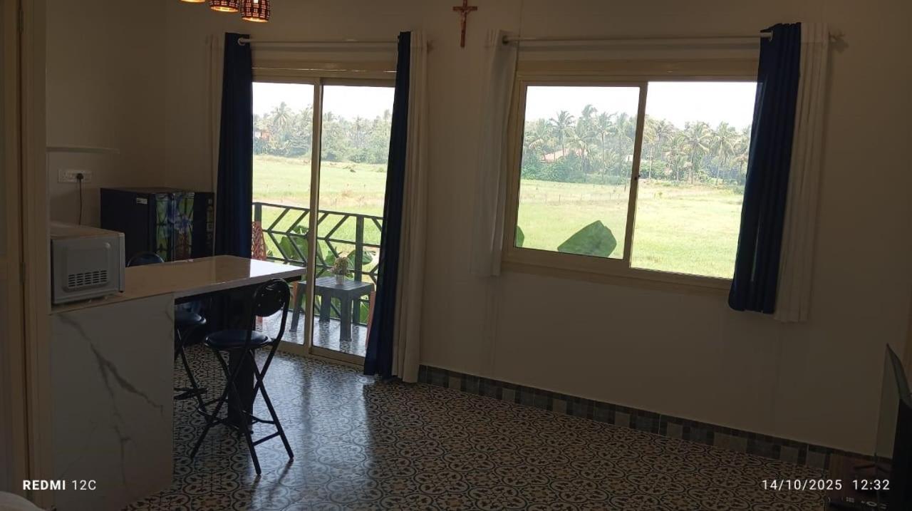 Studio with Balcony photo 2