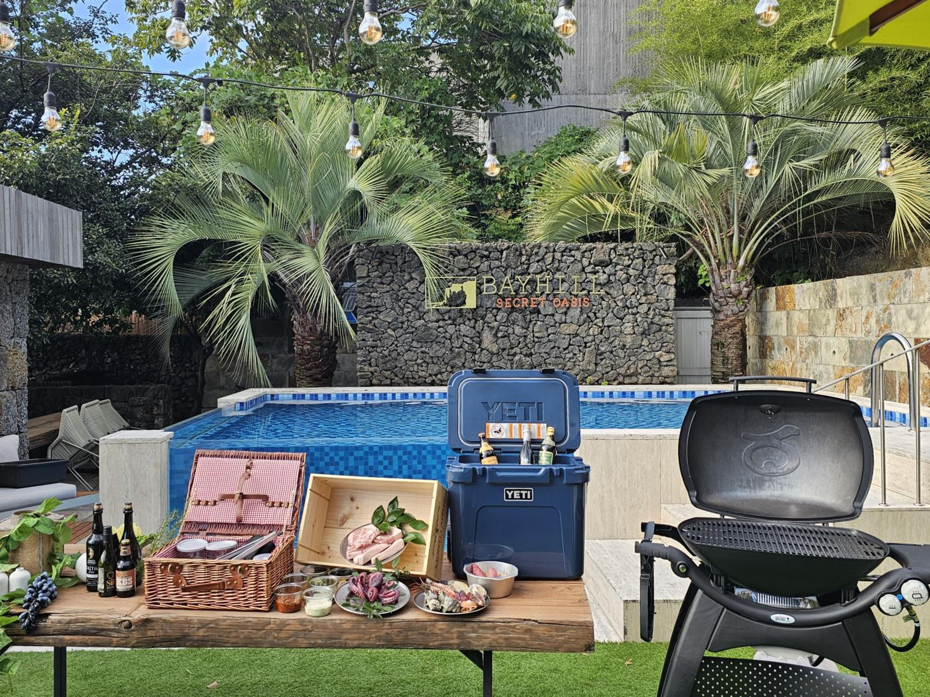 [Oasis] Studio Double + Private Pool & Cabana for 3 Hours