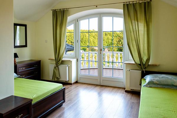 Twin Room with Private Bathroom and Terrace