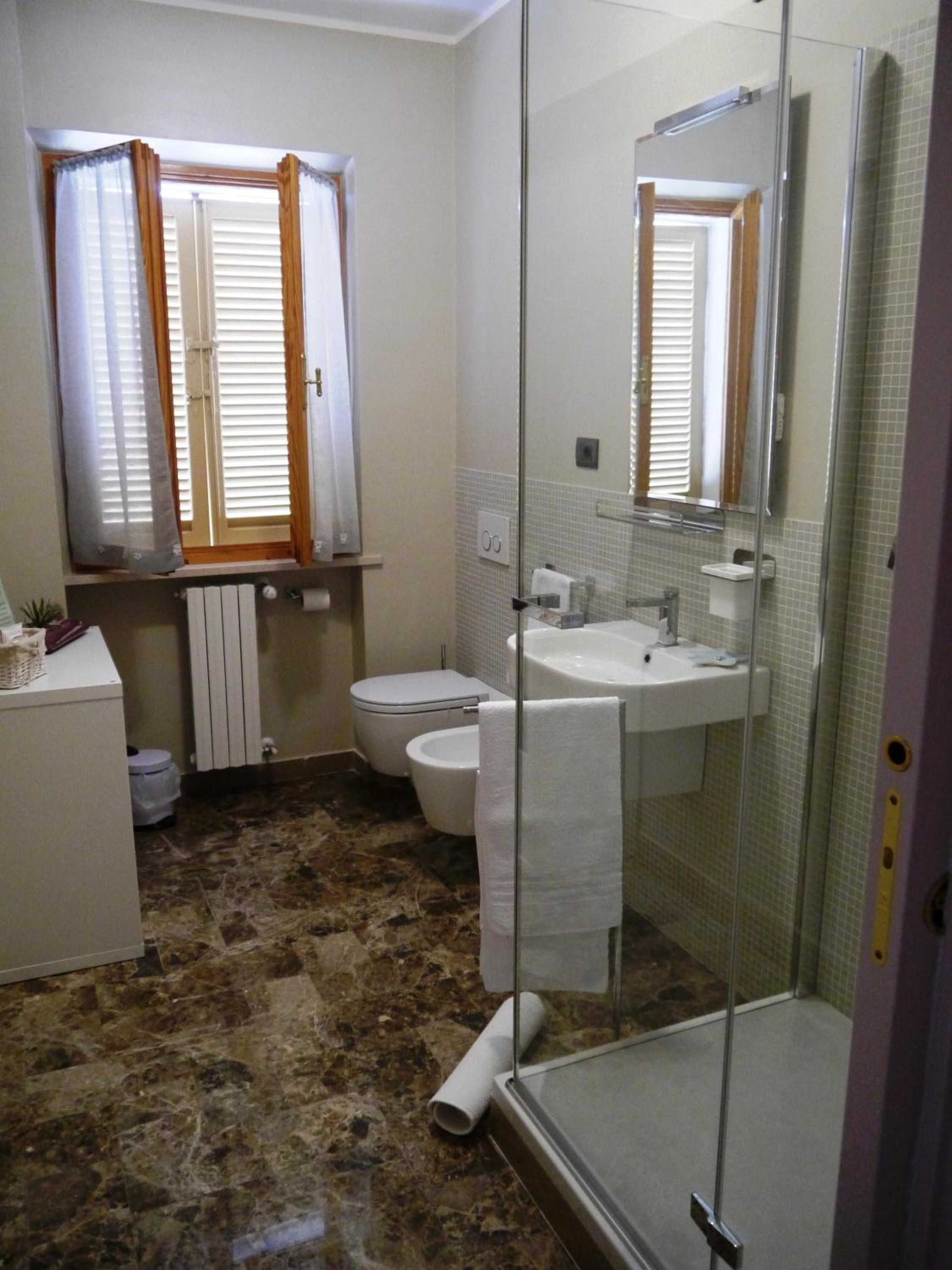 Double Room with Private Bathroom photo 3