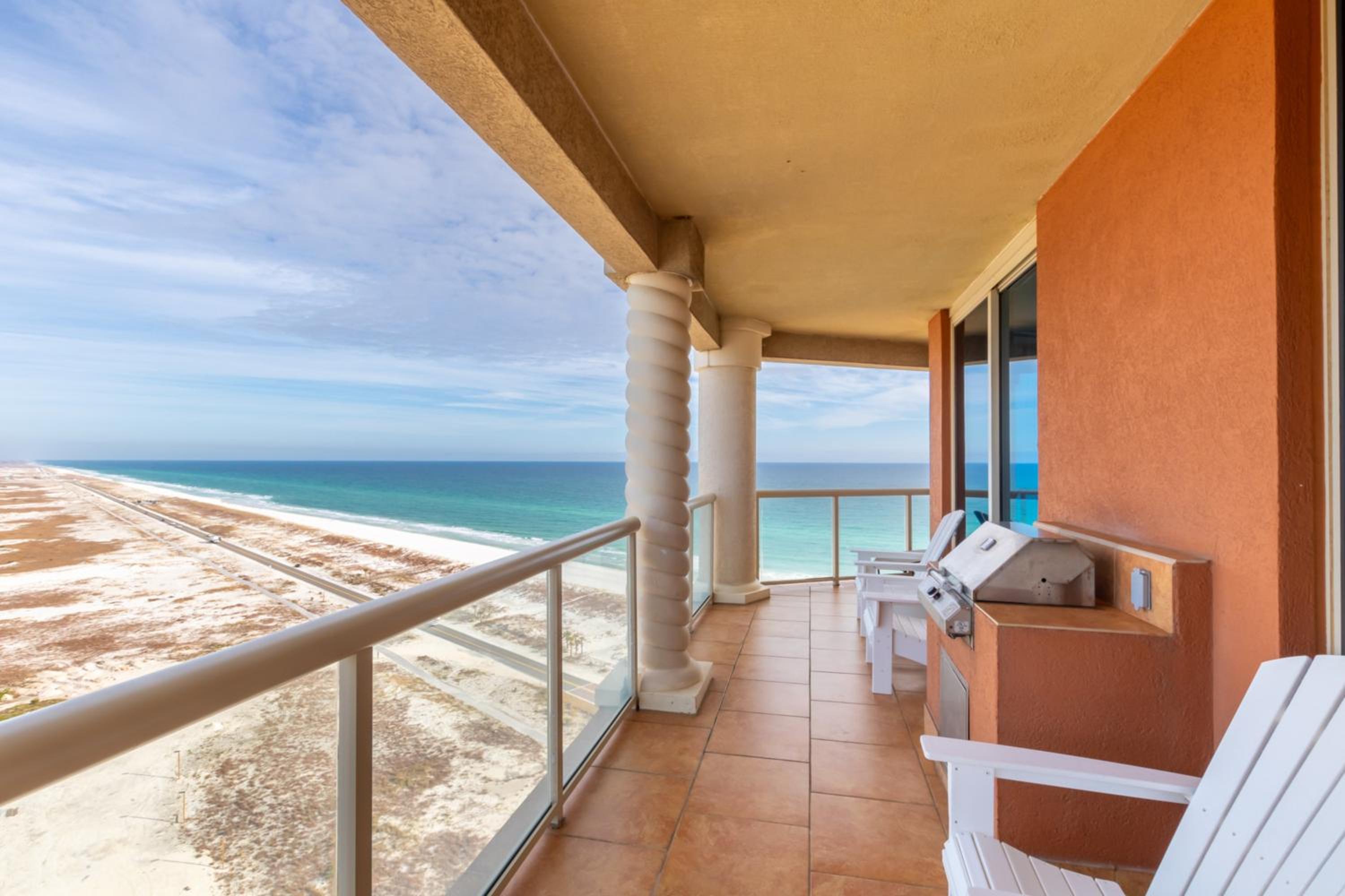 Three-Bedroom Apartment with Balcony photo 1