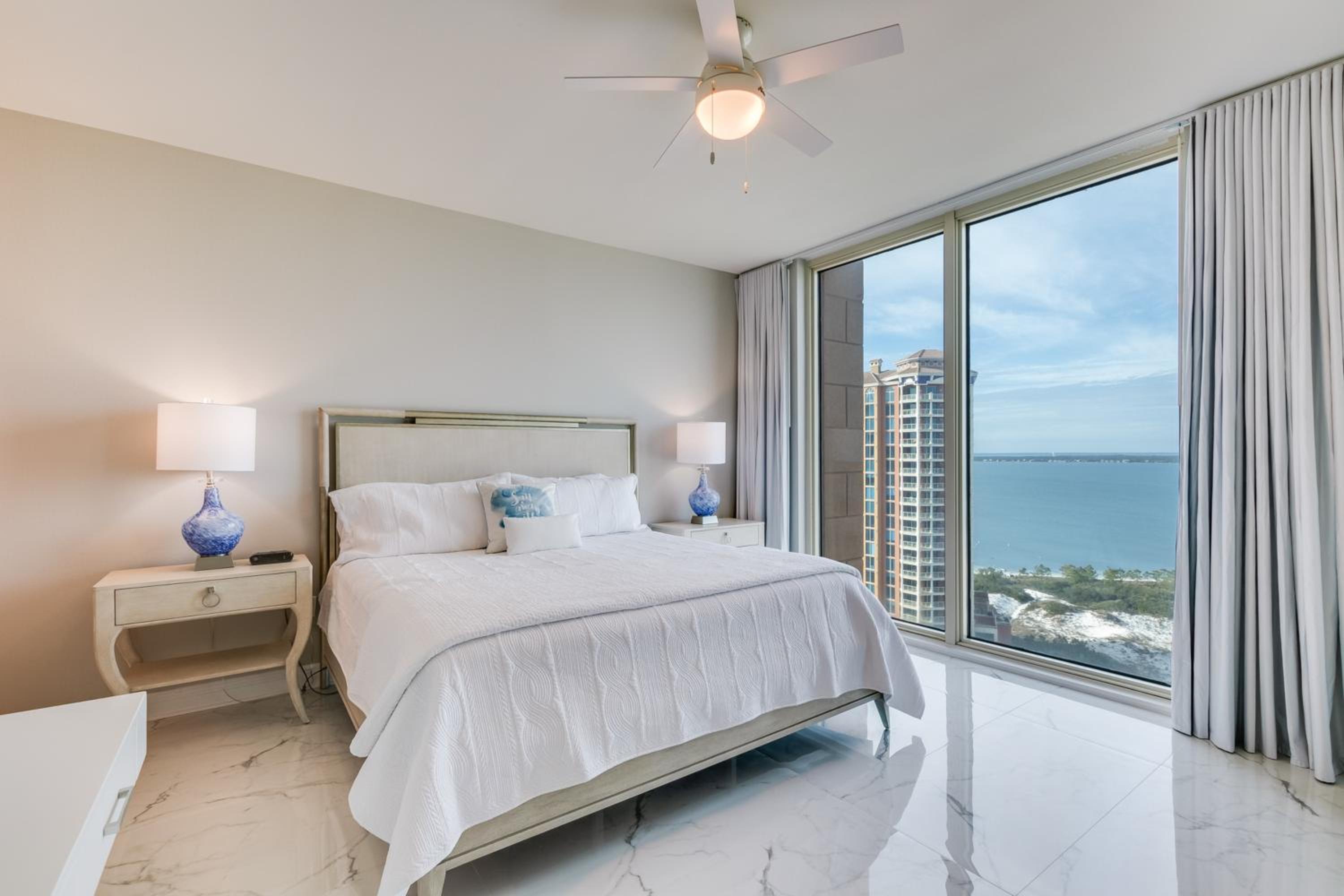 Three-Bedroom Apartment with Balcony photo 3