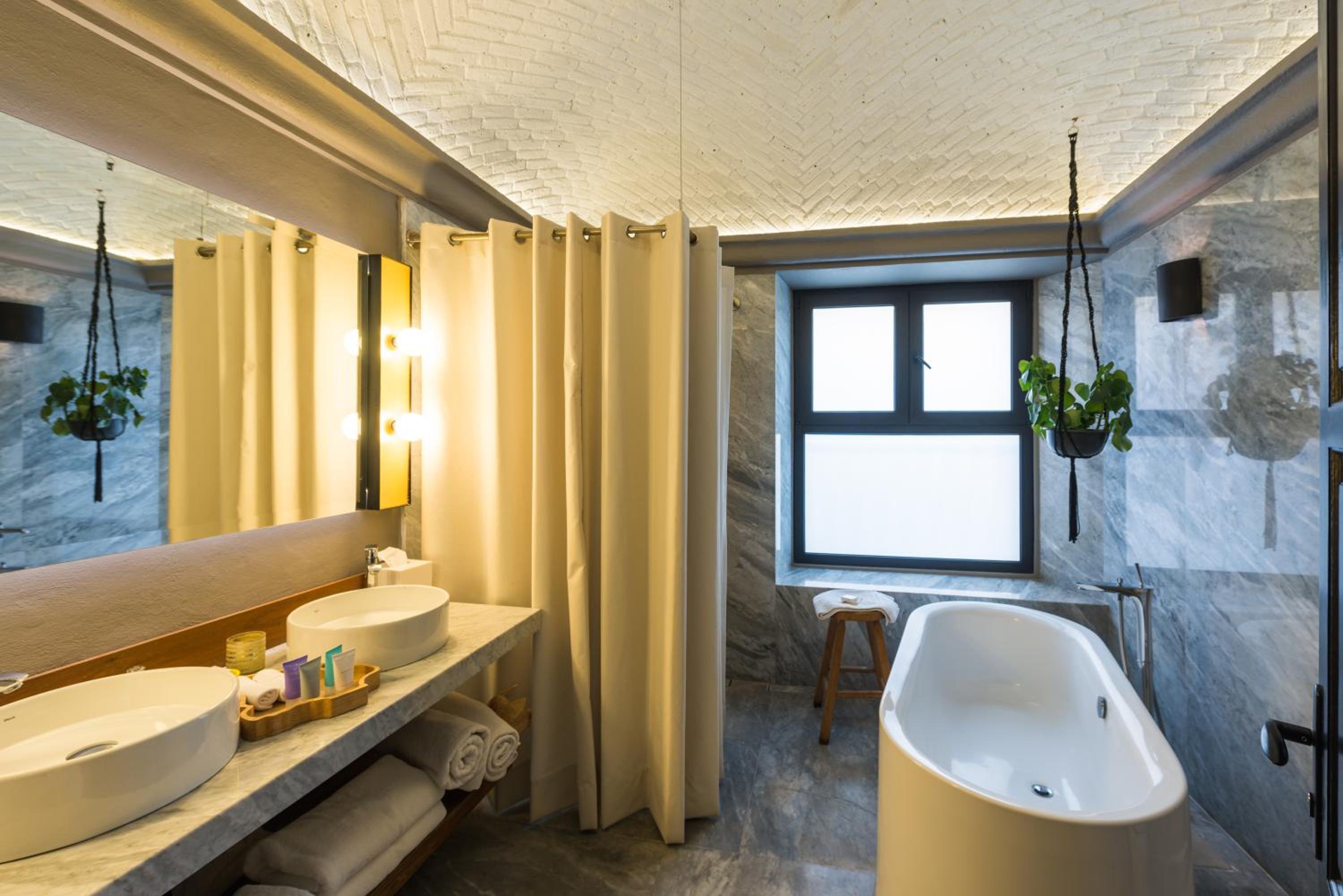 Classic Suite - Photo 18