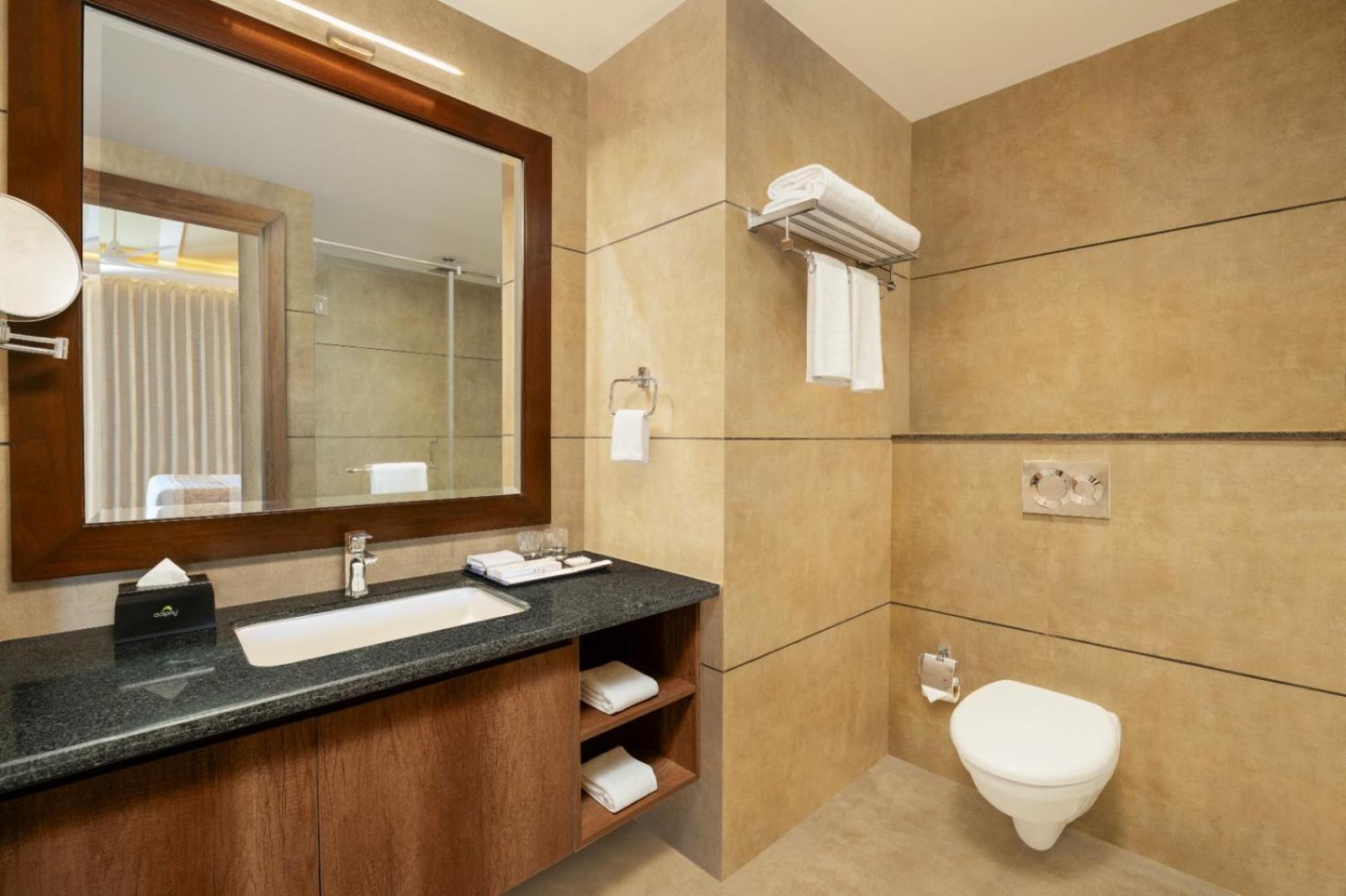 Standard King Room (Enjoy 20% off on Food and Beverage, Guaranteed Early Checkin and Late Checkout) - Photo 4