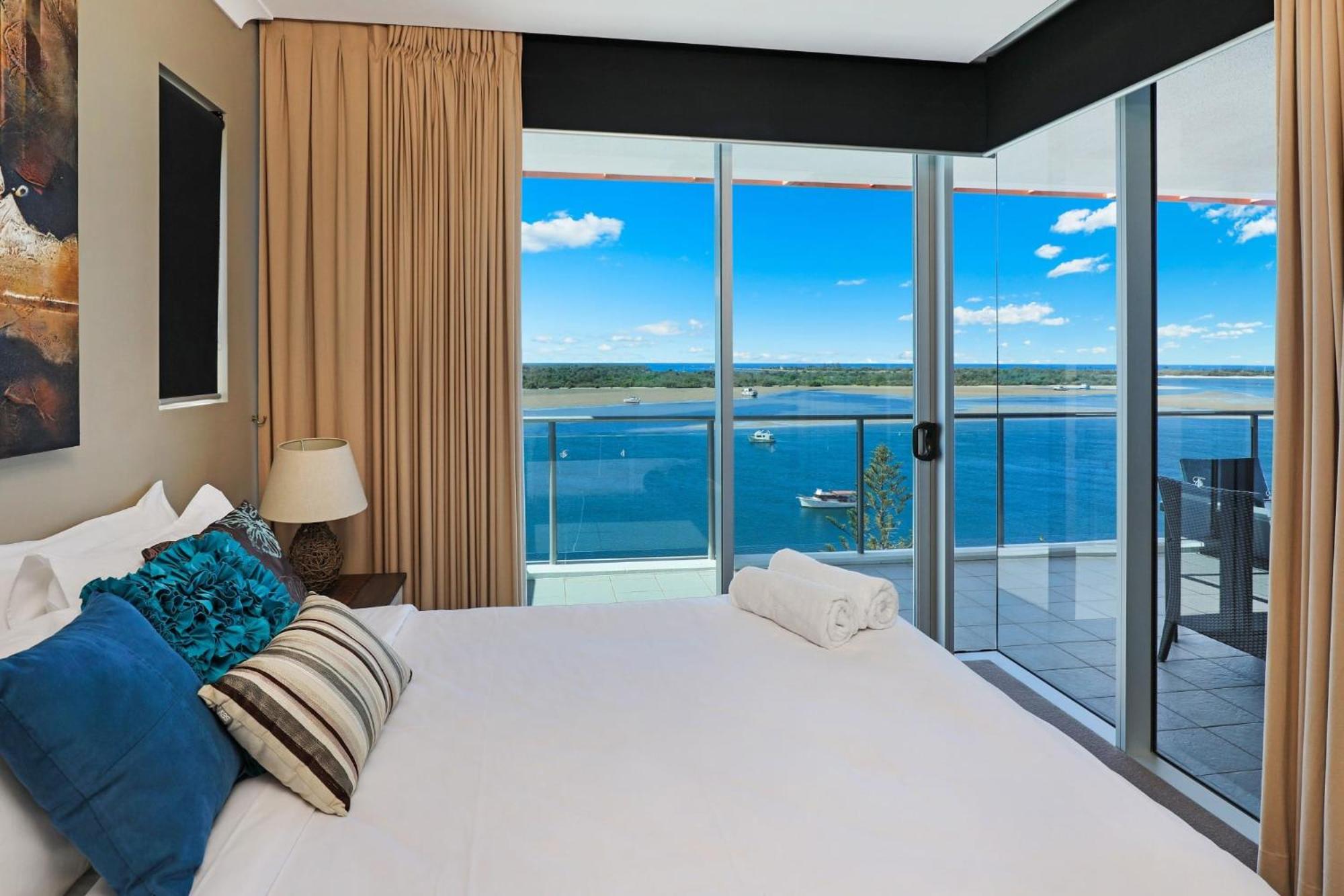 2 Bedroom Superior Apartment – Broadwater View thumbnail 5