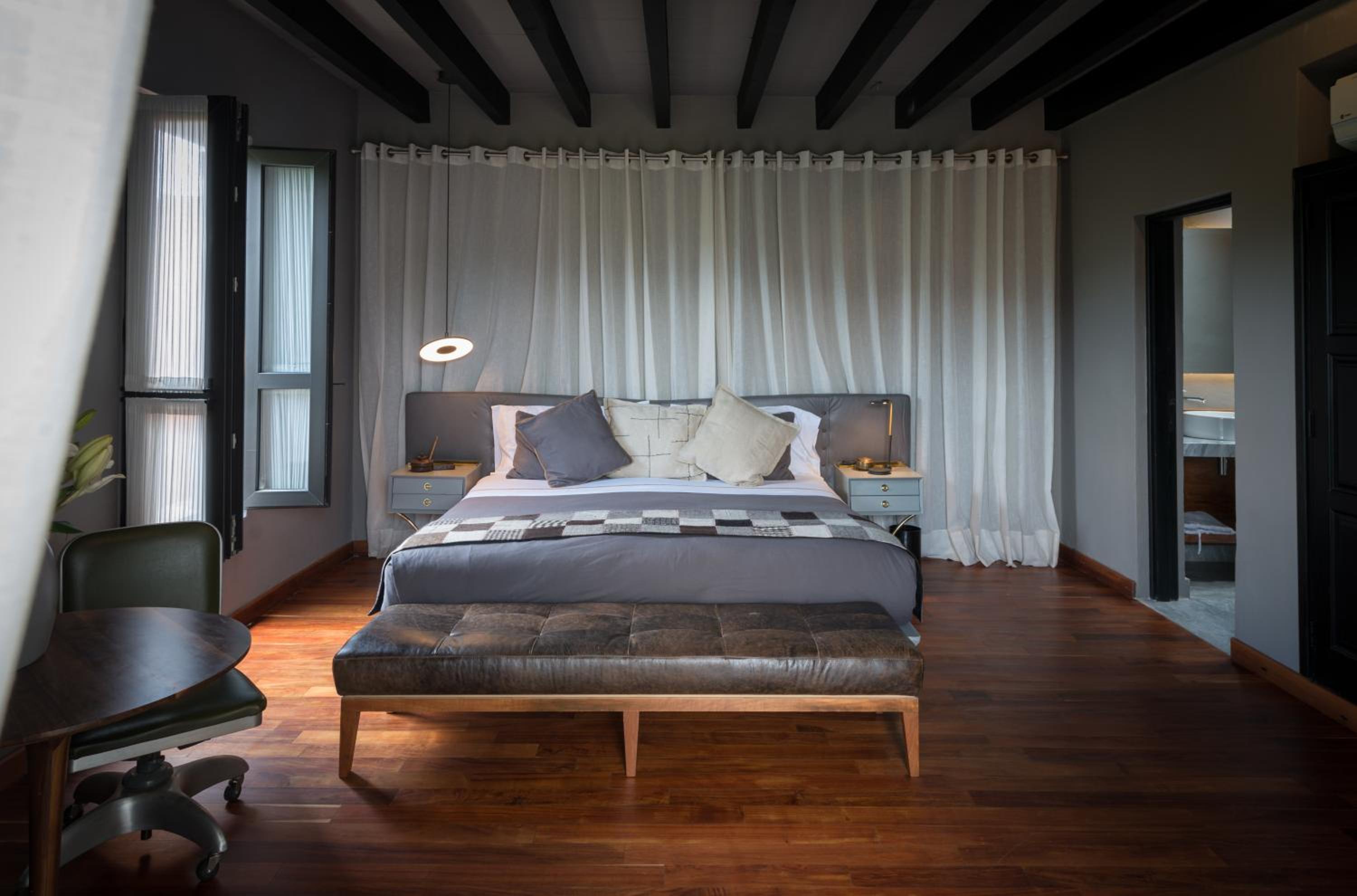 Rooftop Suite - Town view - Photo 4