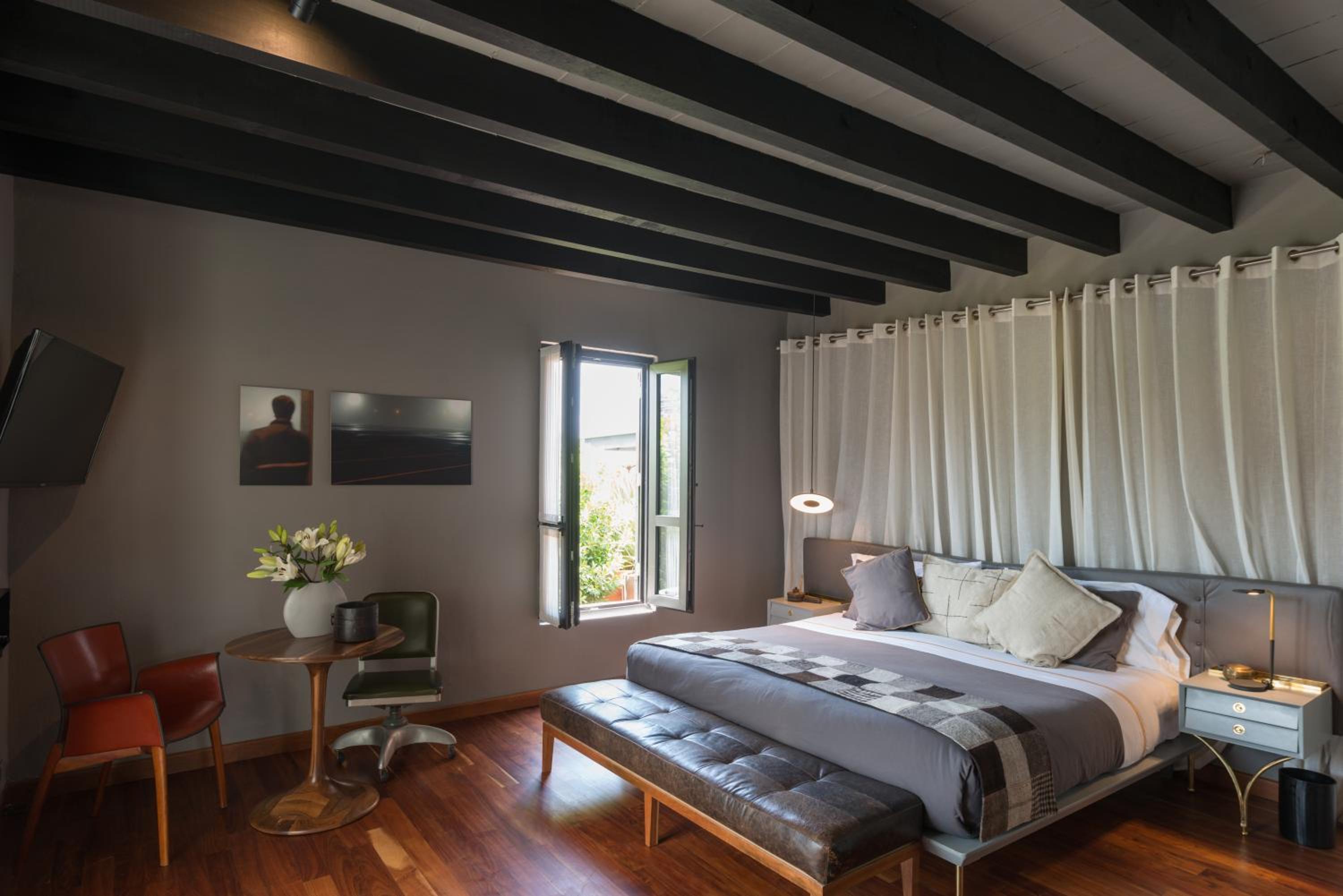 Rooftop Suite - Town view - Photo 1