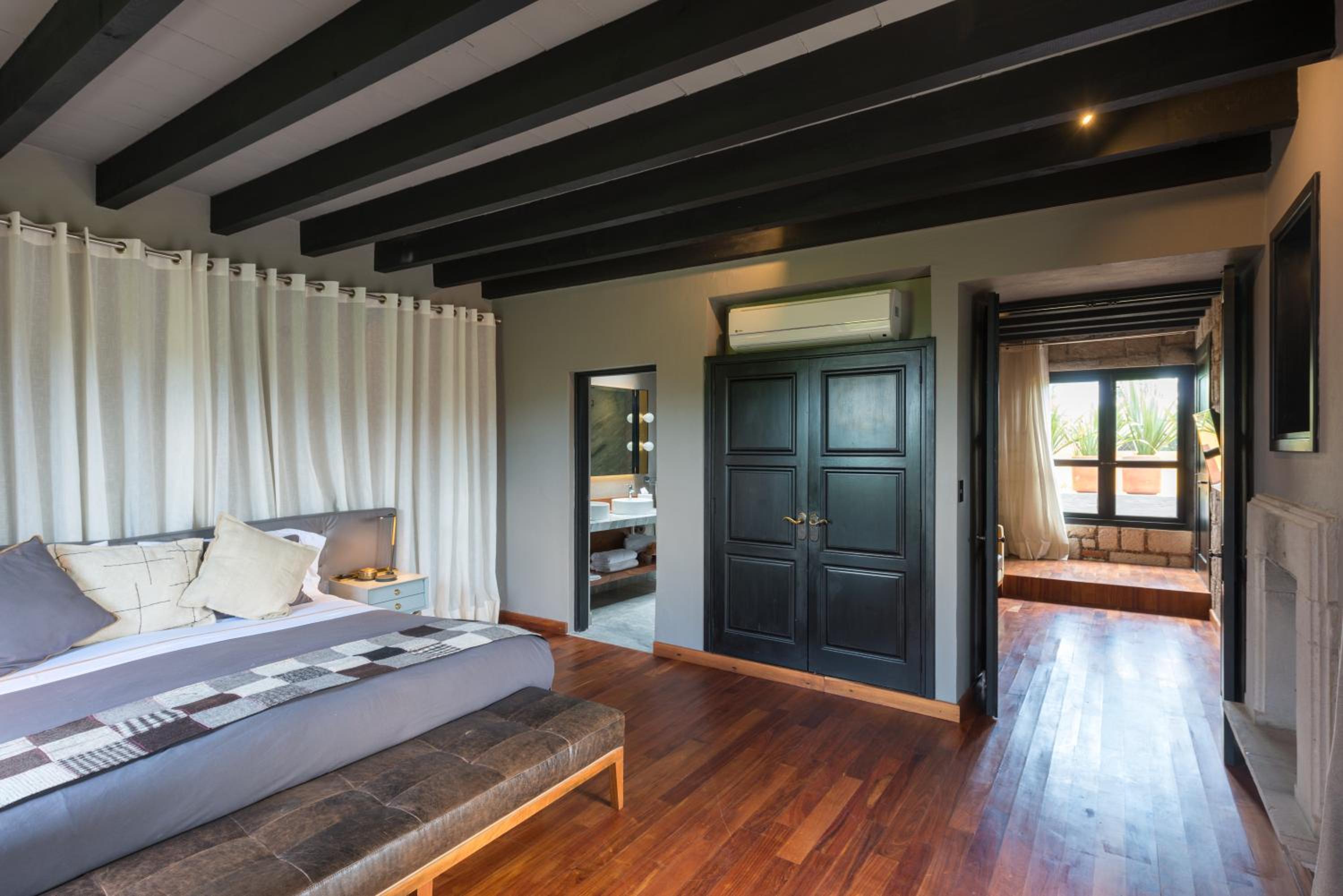 Rooftop Suite - Town view - Photo 5