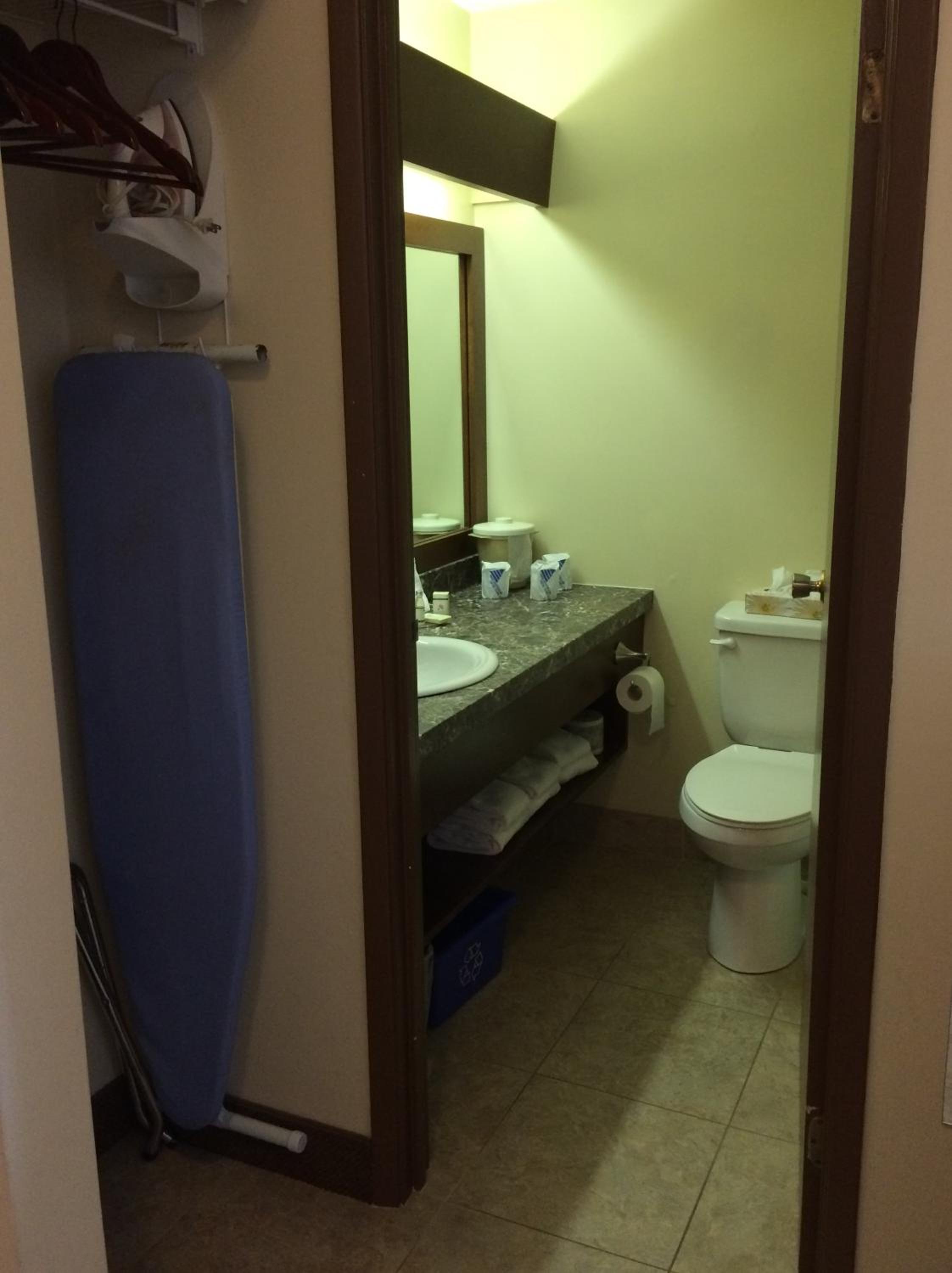 Standard Queen Room - Photo 6