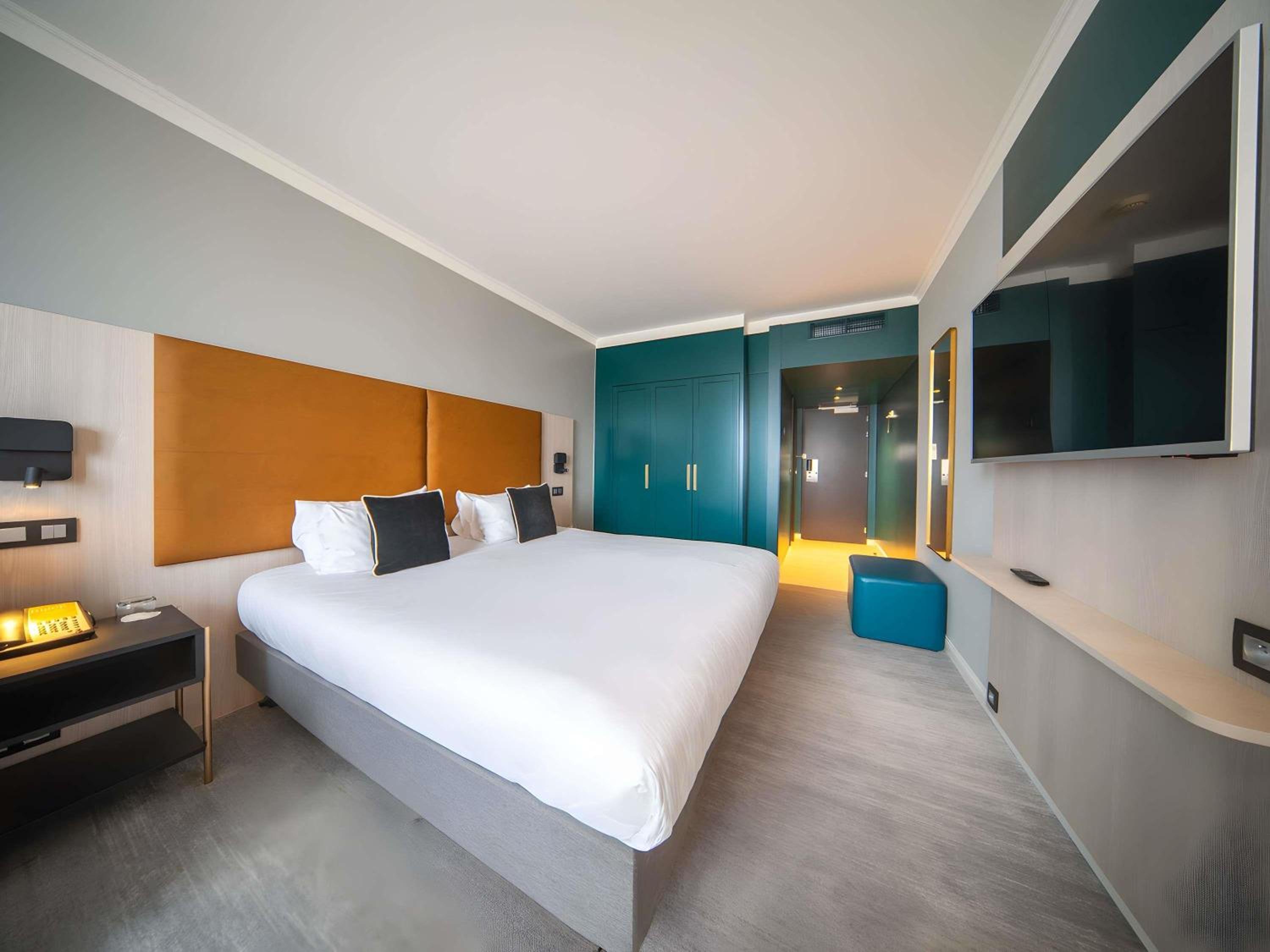 Superior Room with King Bed and Sofa Bed - Photo 1