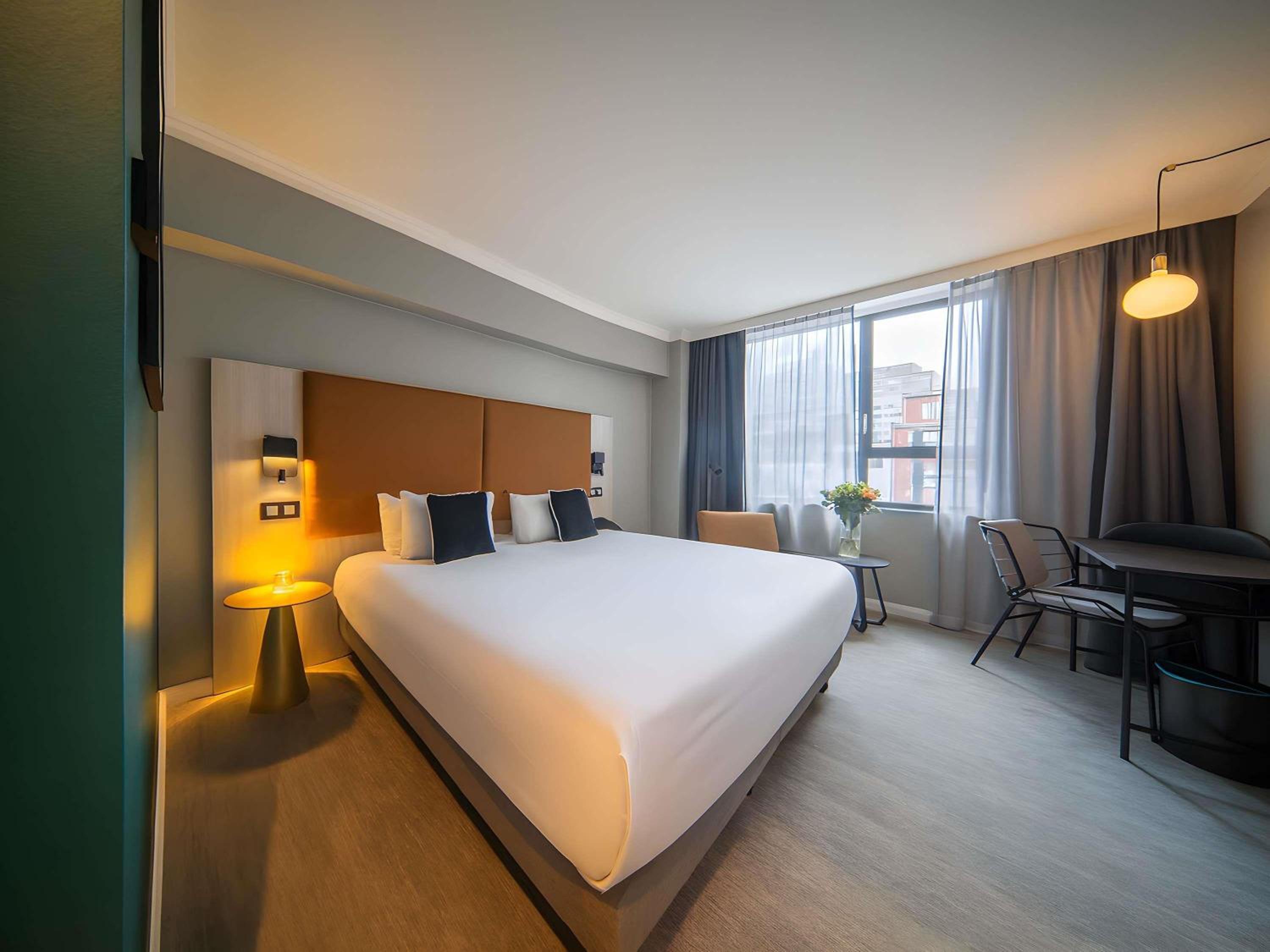 Superior King Room - City side - Photo 3