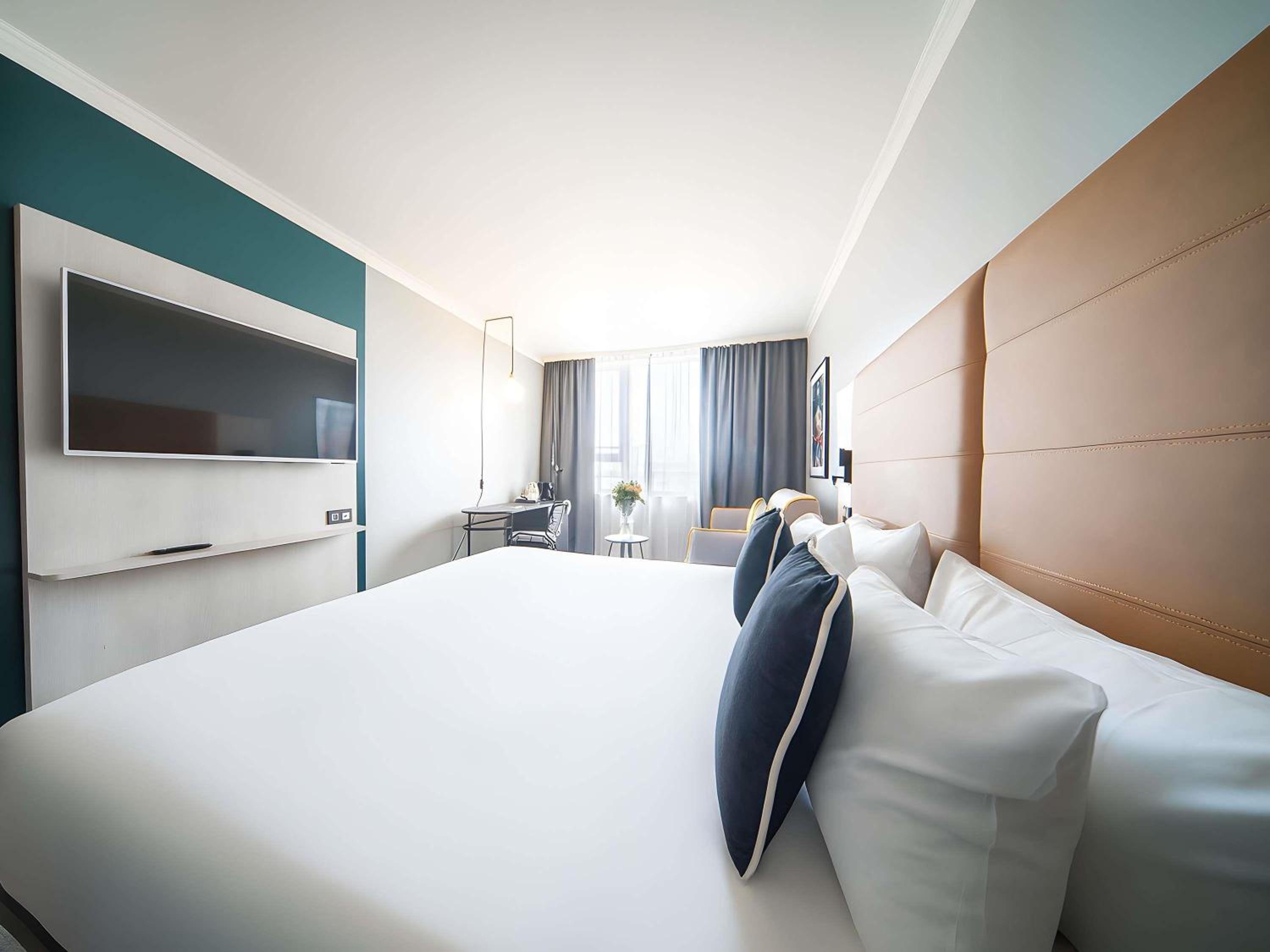 Superior Room with King Bed and Sofa Bed - Photo 2